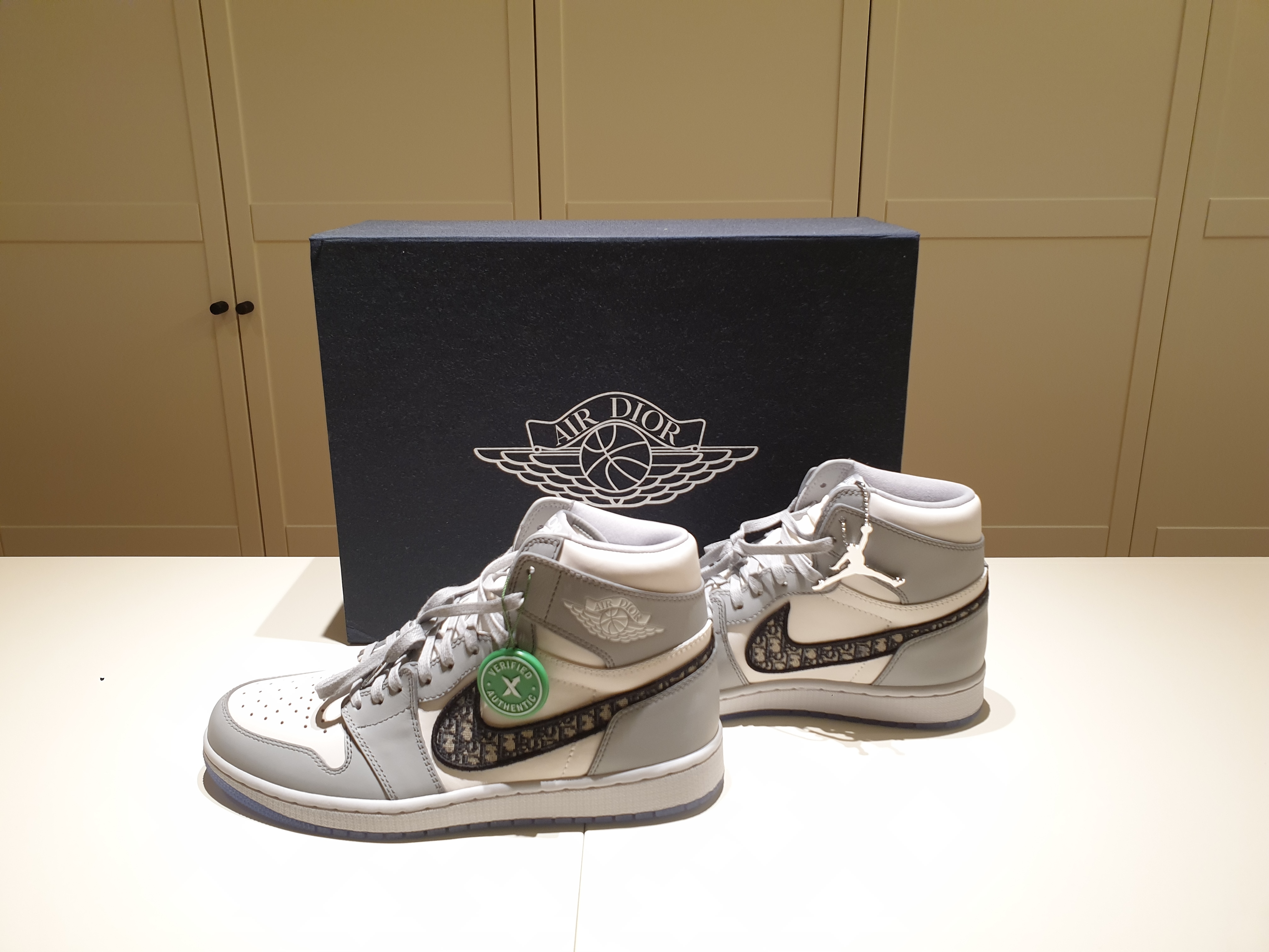 Jordan 1 x Dior High OG 착용 스타일 - 1