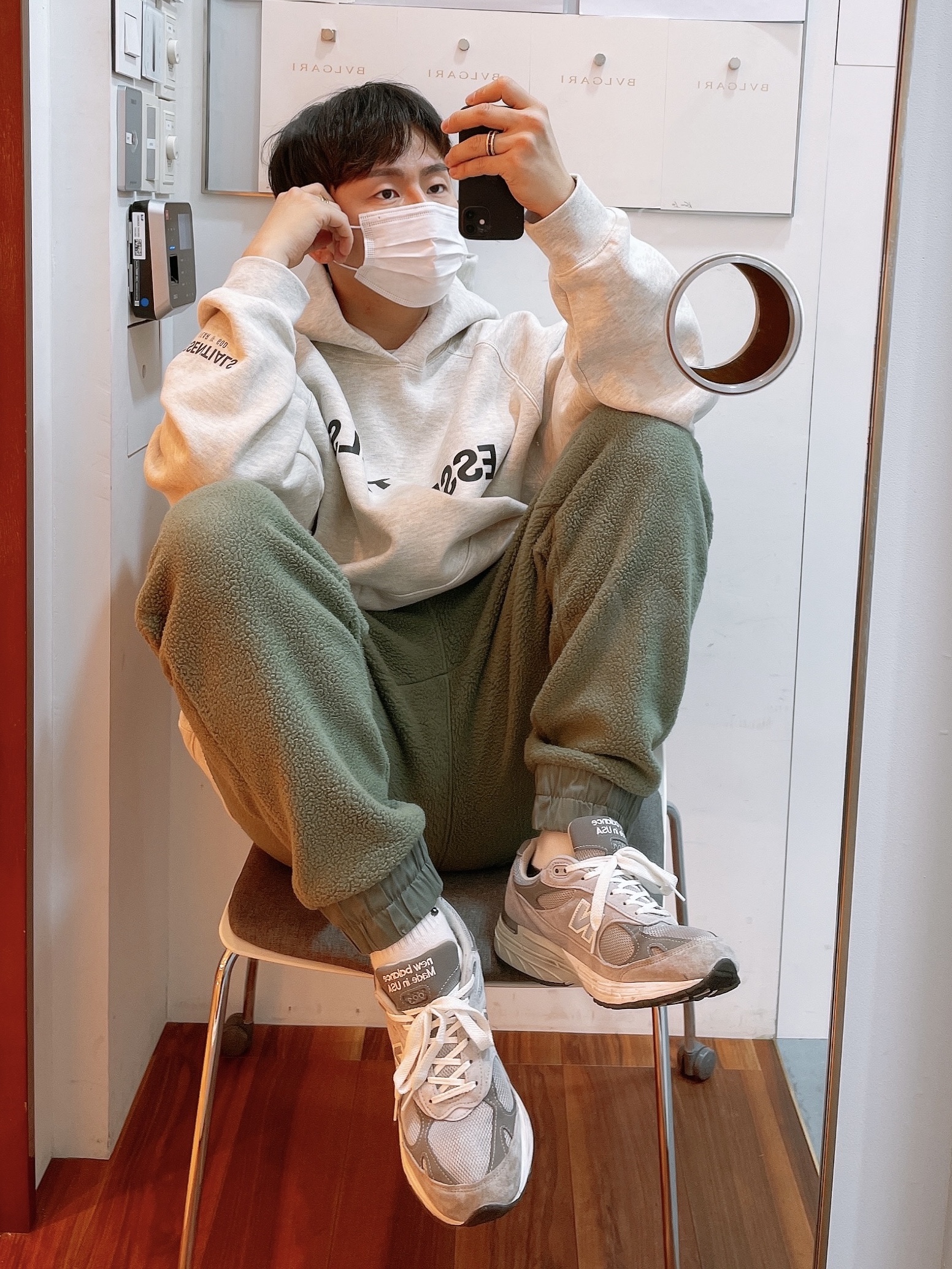 New Balance 993 Made in USA Grey - D Standard, Essentials 3D Silicon Applique Pullover Hoodie Oatmeal/Oatmeal Heather/Light Heather Oatmeal 2020 착용 스타일