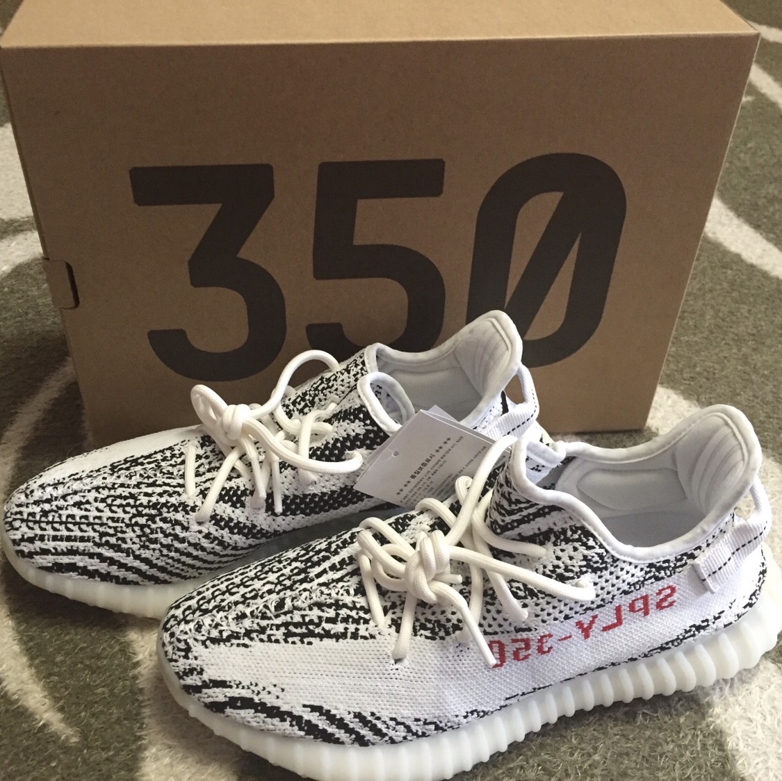 Adidas Yeezy Boost 350 V2 Zebra 2017/2019/2020 착용 스타일