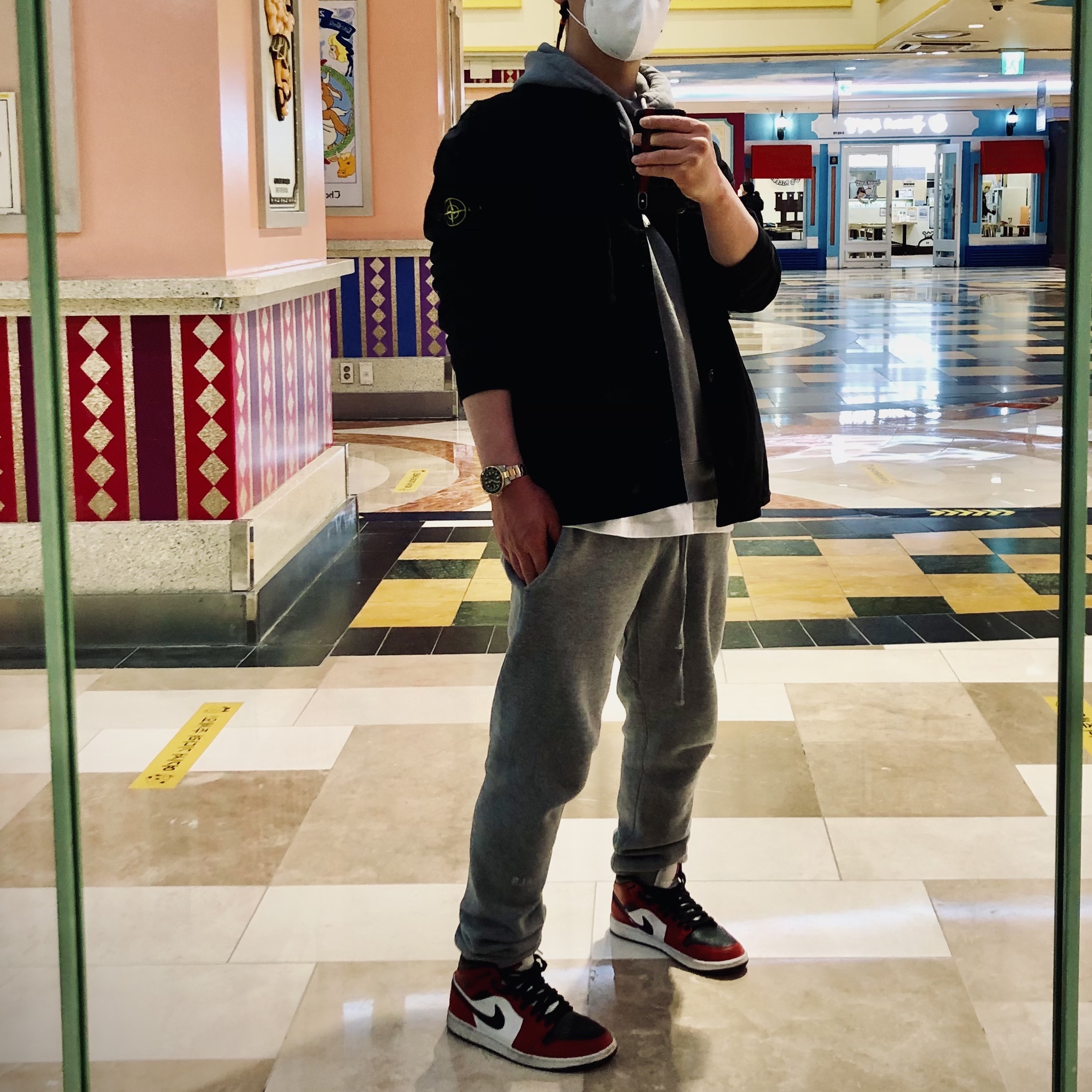 Jordan 1 Mid Chicago Black Toe 착용 스타일 - 3