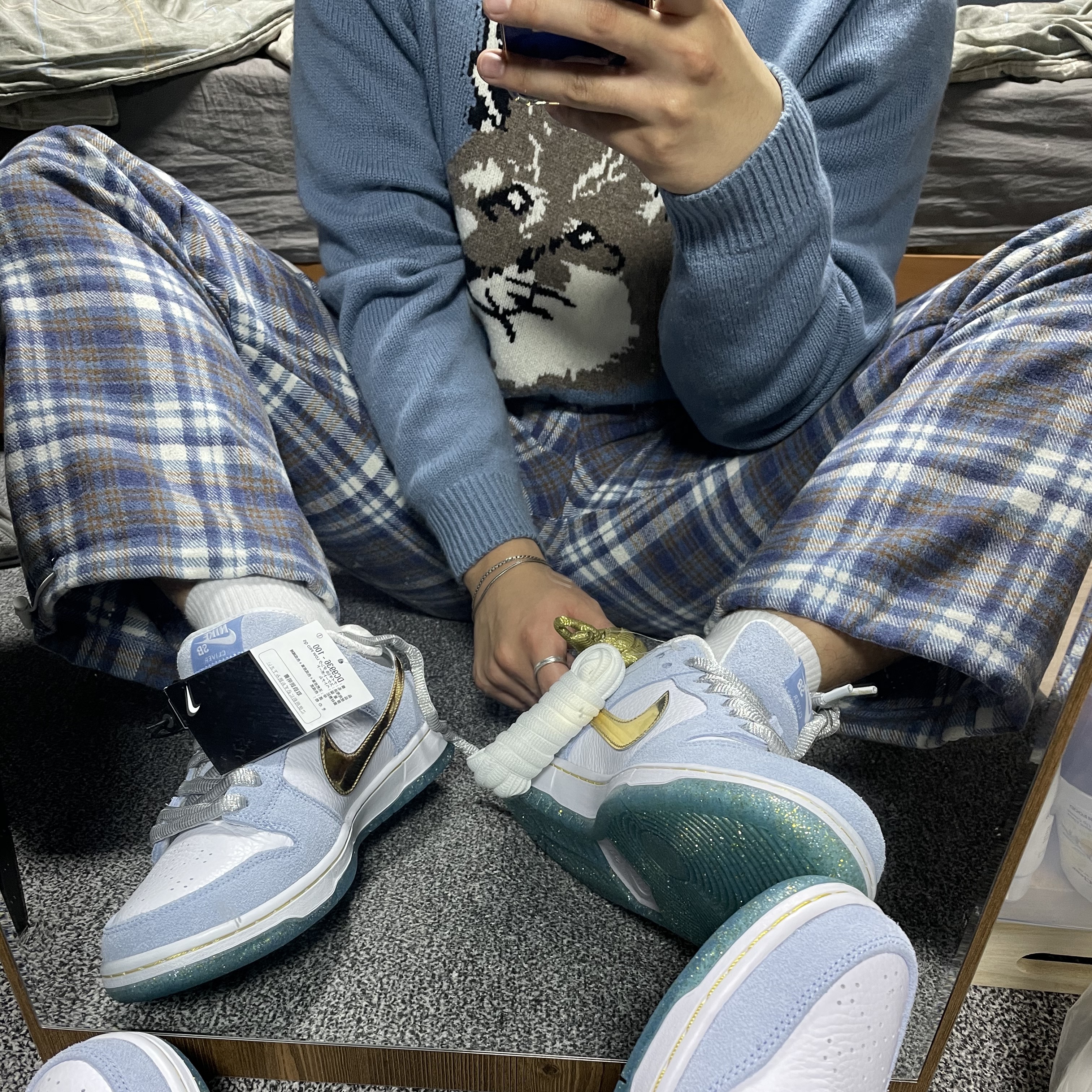 Nike x Sean Cliver SB Dunk Low Holiday Special 착용 스타일