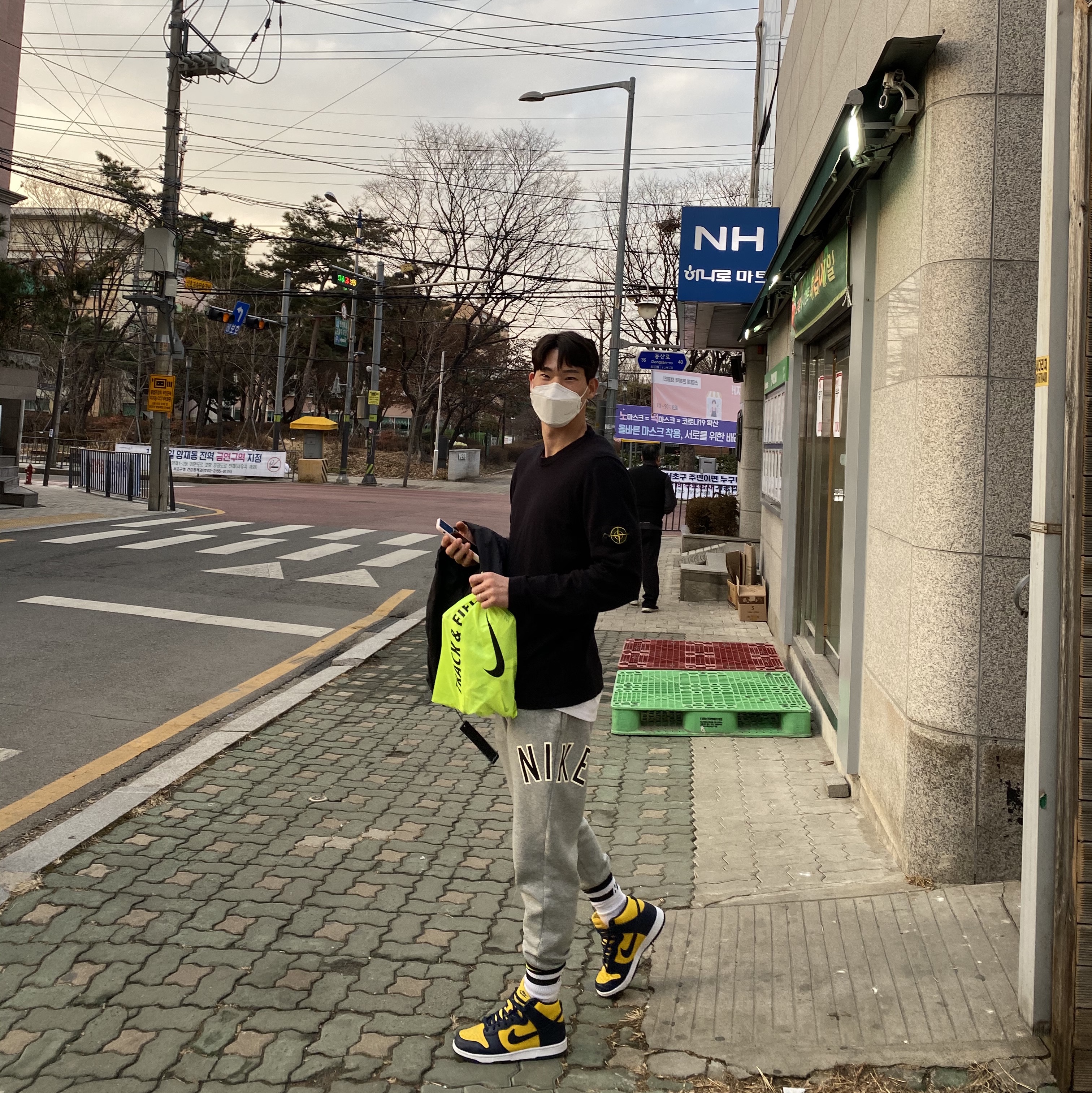 Nike Dunk High SP Maize & Blue 착용 스타일