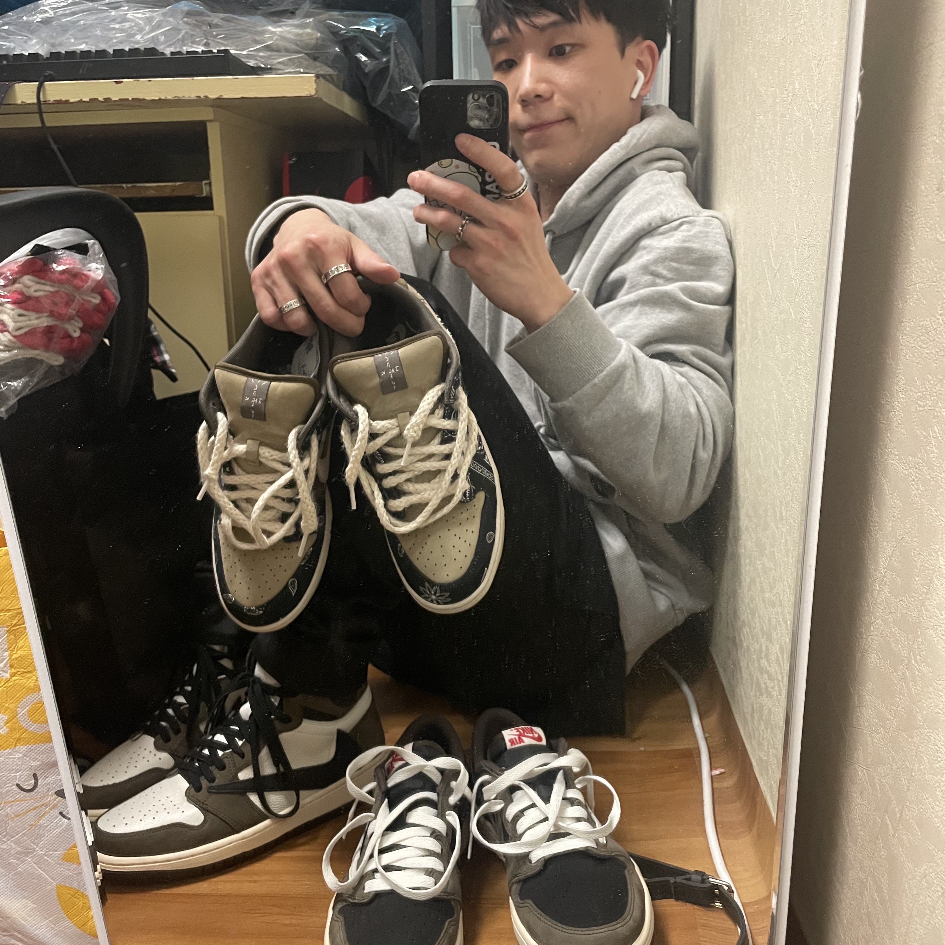 Jordan 1 x Travis Scott Retro High OG SP Mocha 착용 스타일 - 3