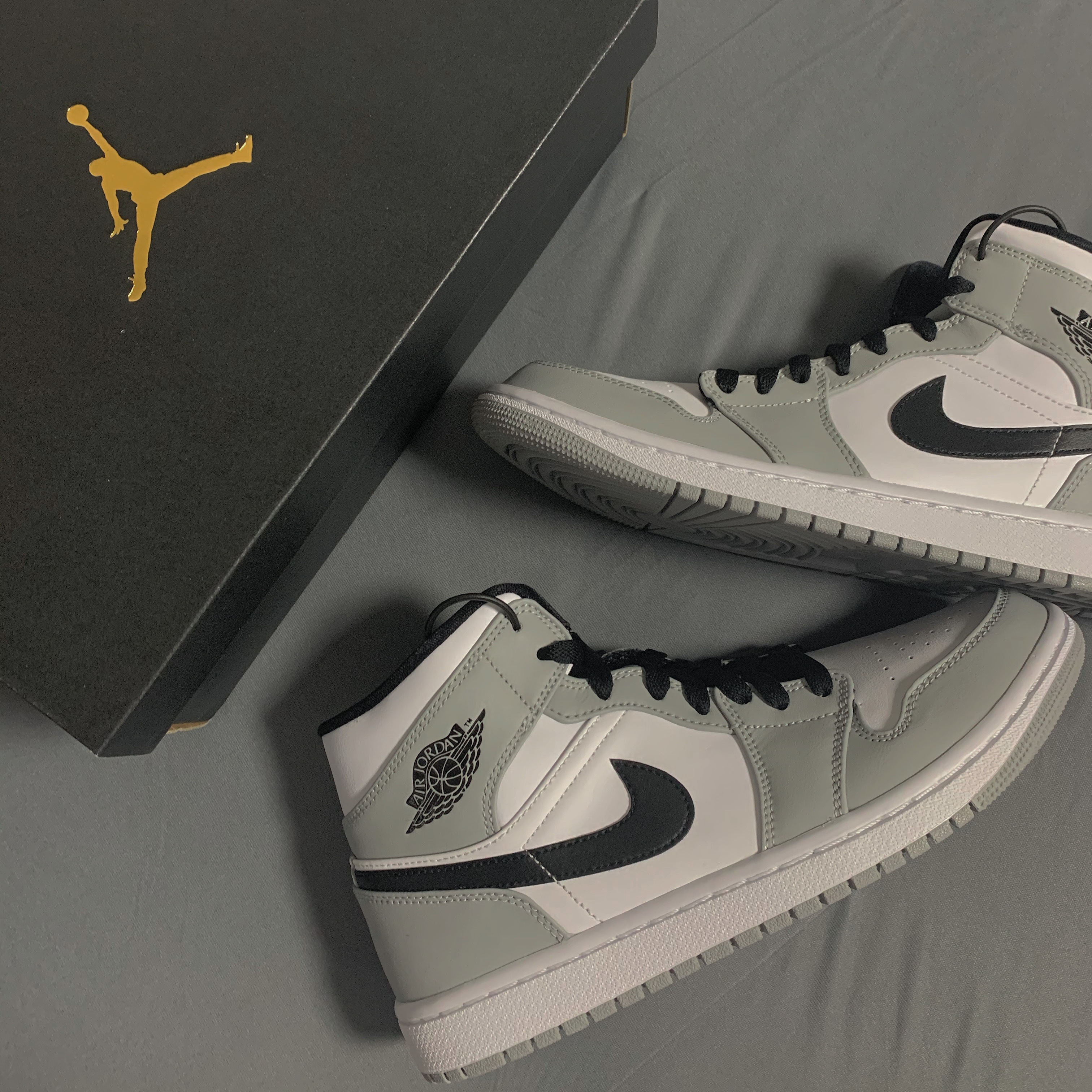 Jordan 1 Mid Light Smoke Grey 착용 스타일
