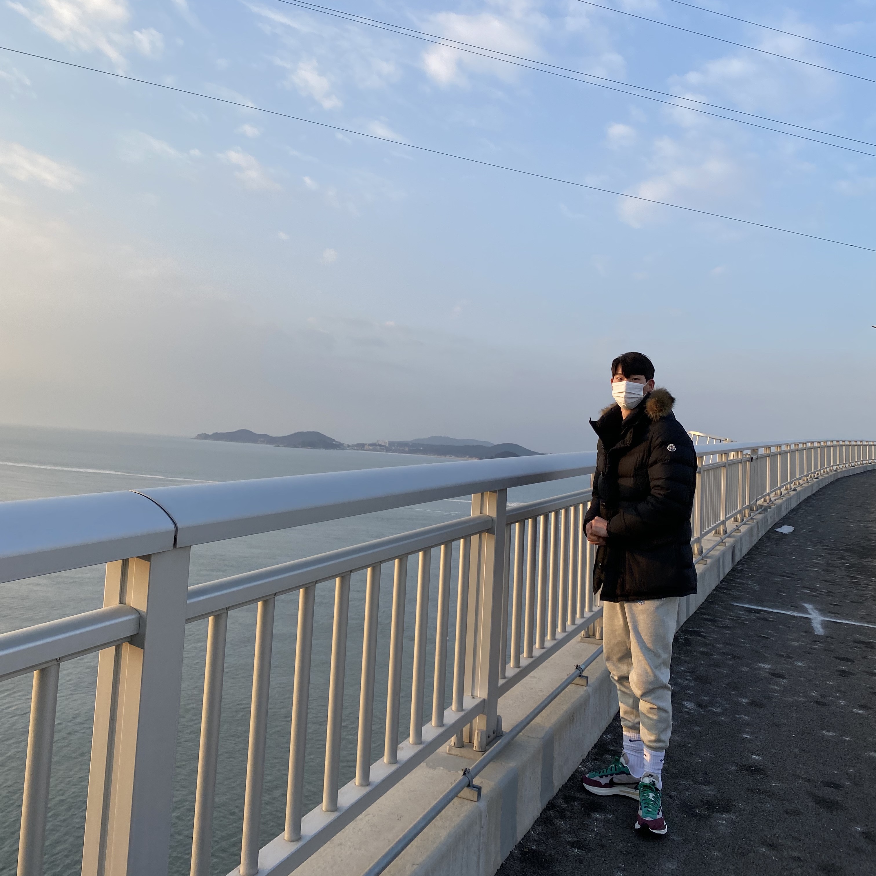 Nike x Sacai VaporWaffle String & Black Villain Red 착용 스타일