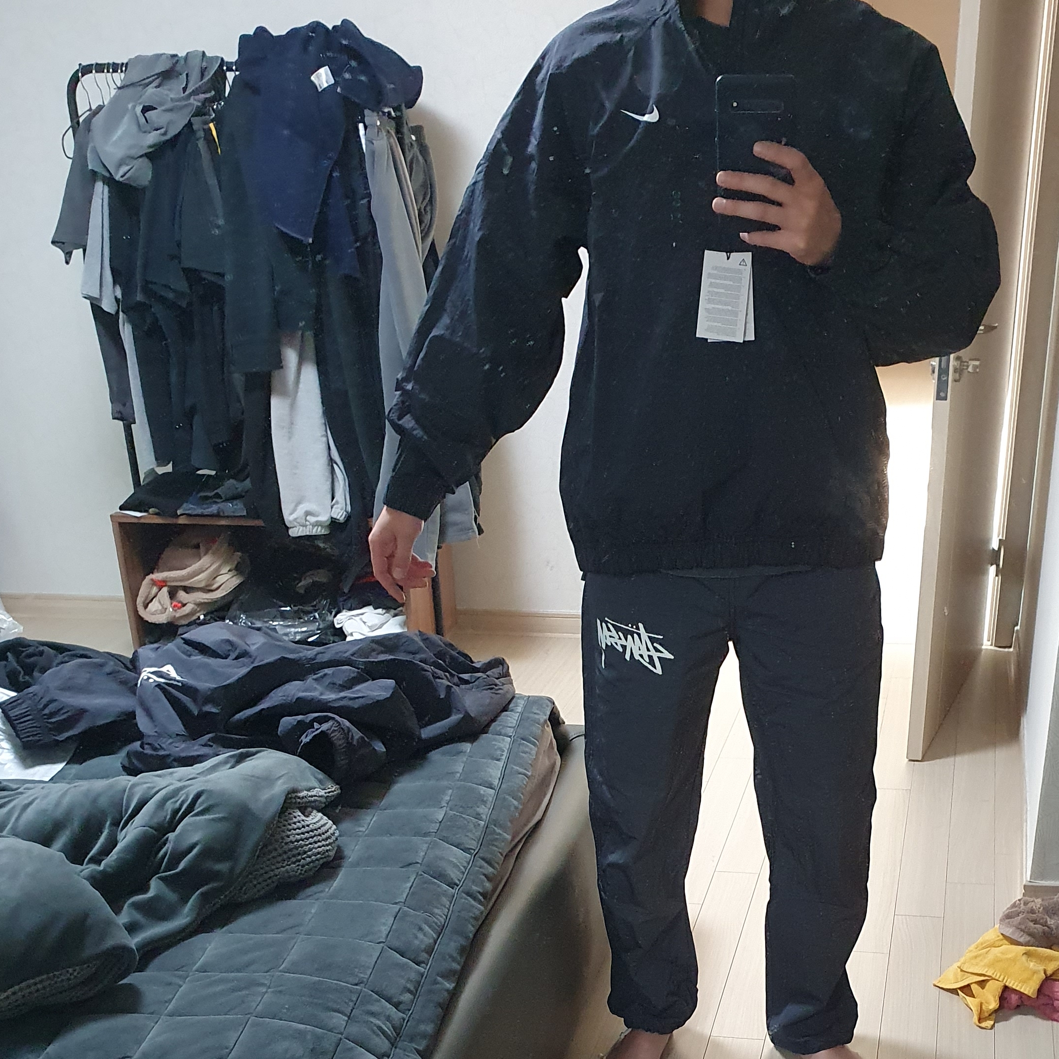 Nike x Stussy Windrunner Jacket Off Noir, Nike x Stussy Beach Pants Off Noir 착용 스타일