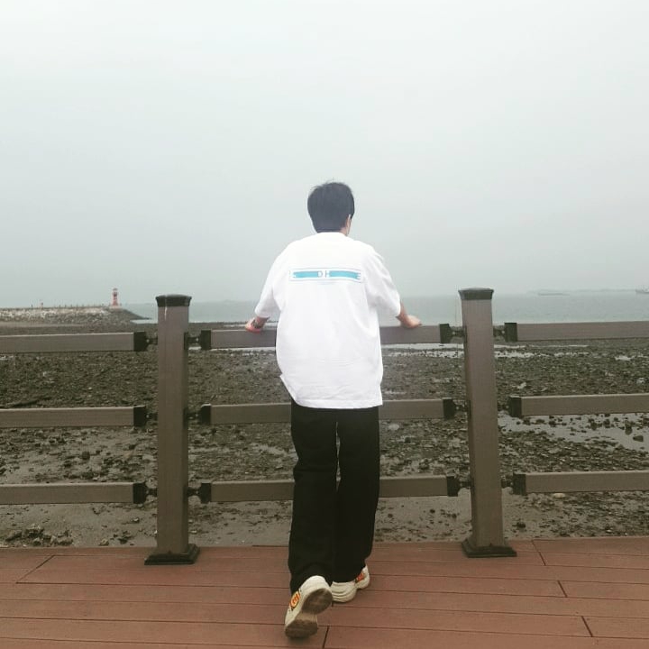 Gucci Rhyton Leather Sneakers Square Logo 착용 스타일