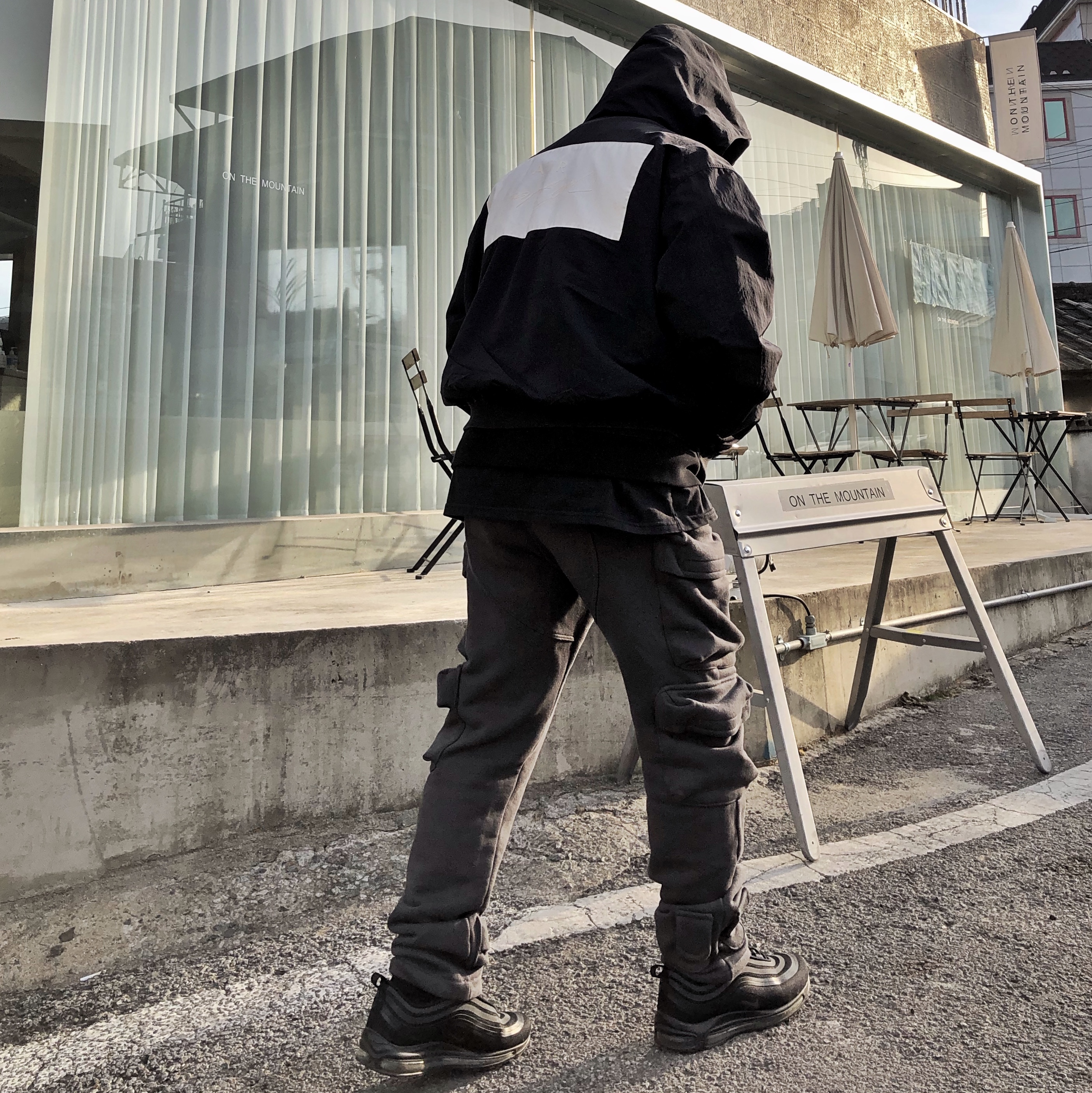 Nike Air Max 97 Ultra 17 Triple Black, Nike x Fear of God Bomber Hooded Jacket Black 착용 스타일