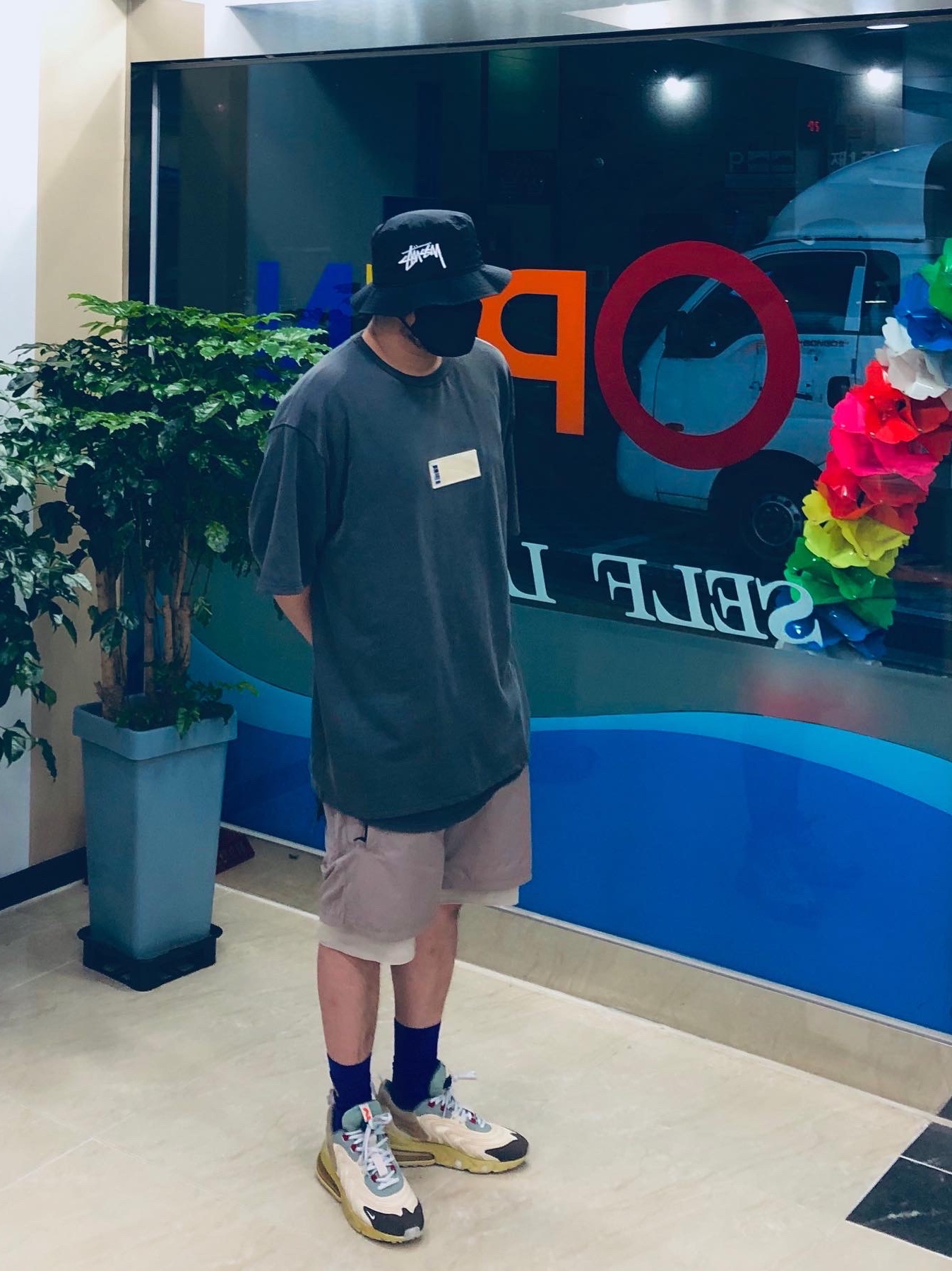 Nike x Stussy Bucket Hat Black, Nike x Travis Scott Air Max 270 React Cactus Trails 착용 스타일 - 1