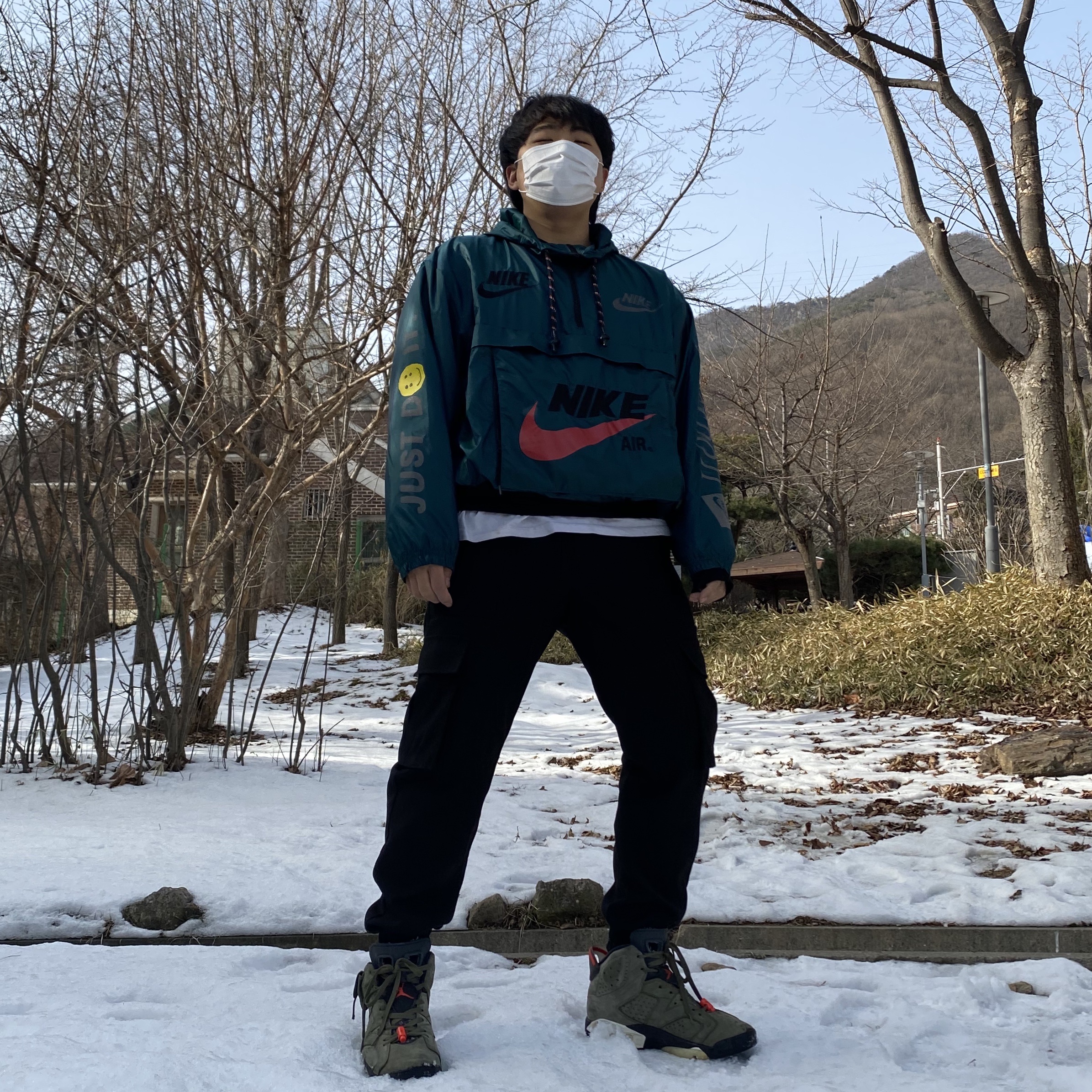 Nike x Cactus Plant Flea Market Anorak Teal, Jordan 6 x Travis Scott Retro Olive 착용 스타일