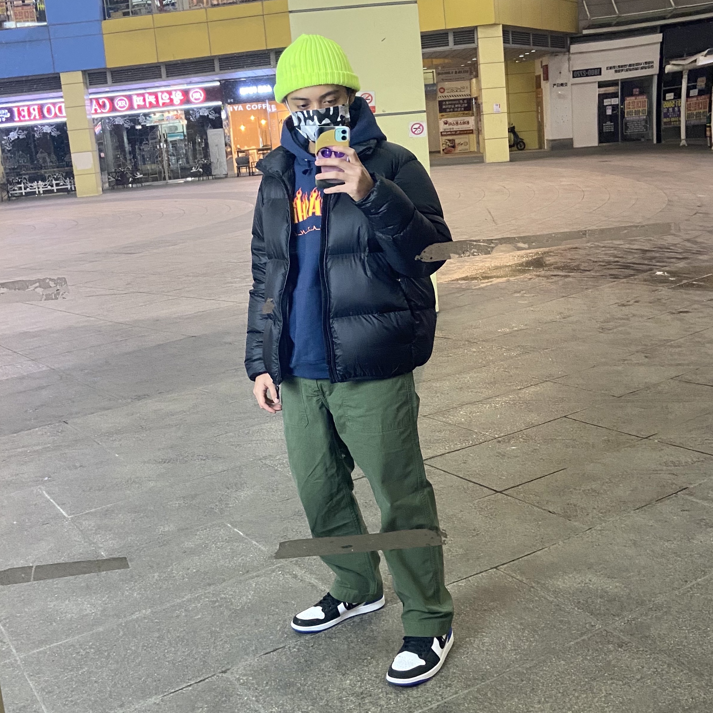 Jordan 1 Mid SE Hyper Royal 착용 스타일