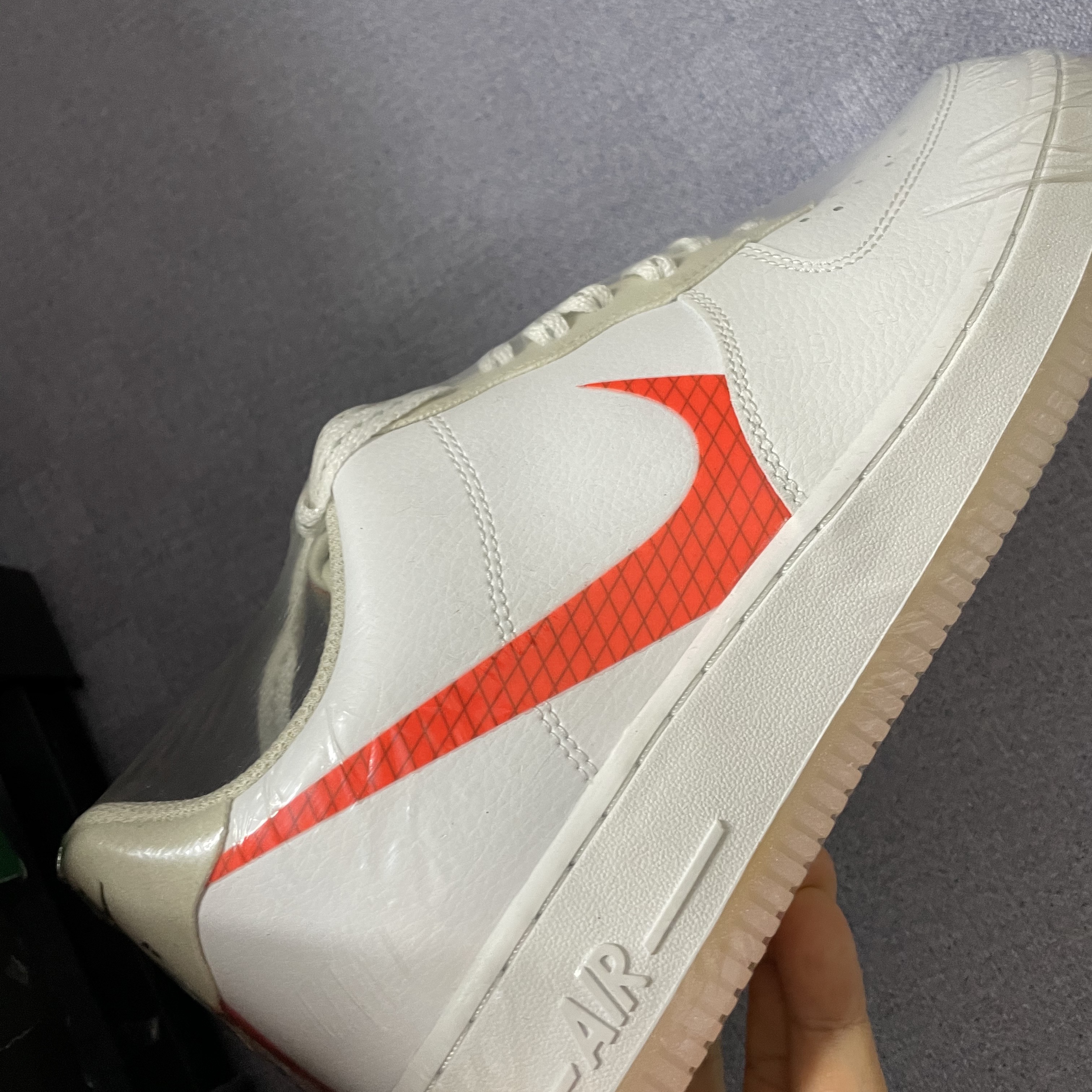 Nike Air Force 1 '07 LV8 3 Orange Swoosh 착용 스타일 - 2