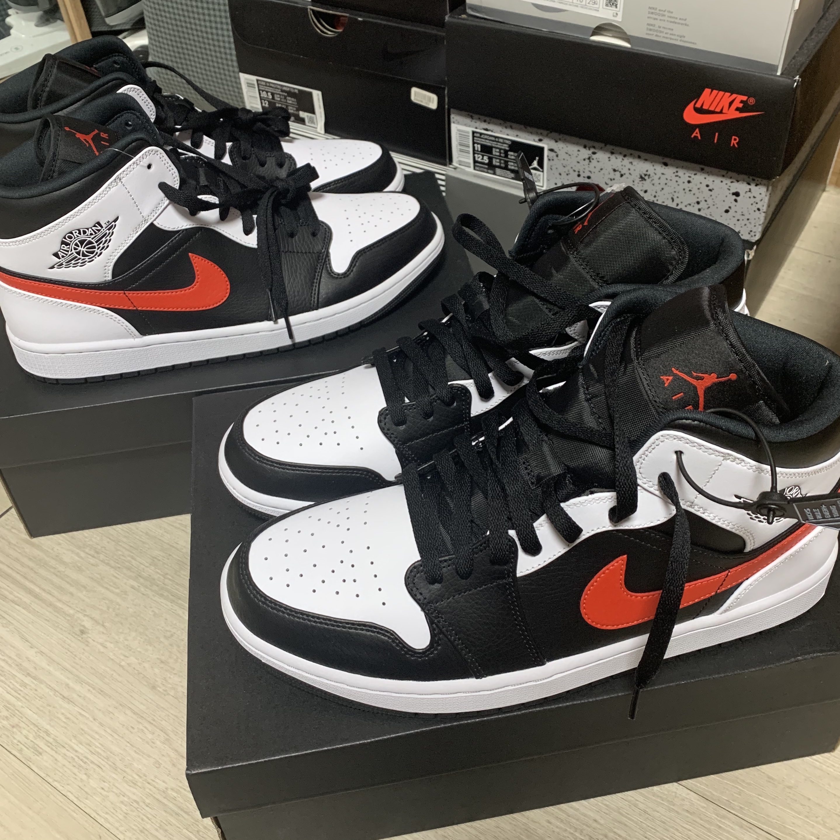 Jordan 1 Mid Black Chile Red 착용 스타일