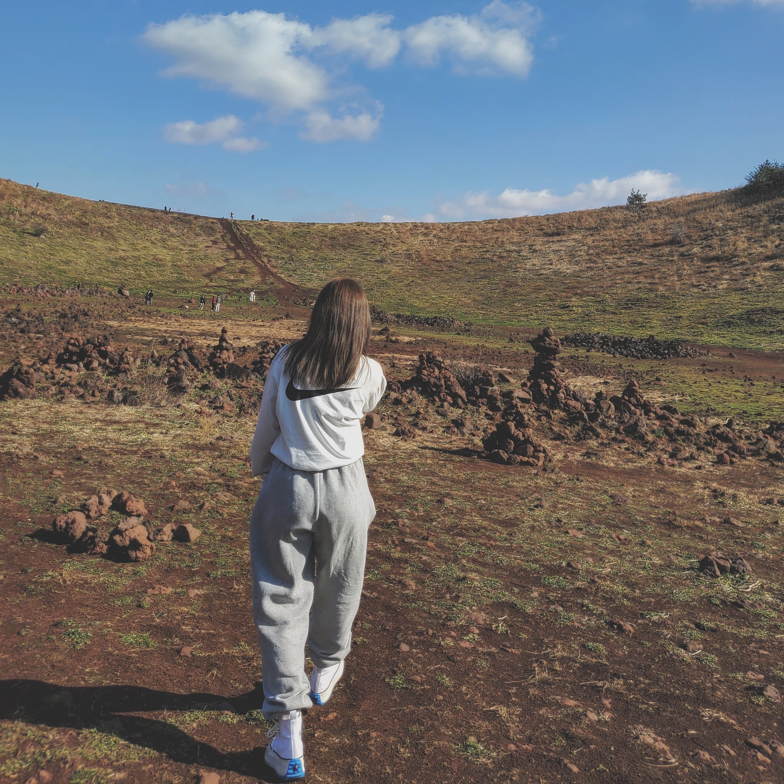 Converse x JW Anderson Run Star Hike Hi White, Nike x Stussy Big Swoosh LS T-Shirt White - Asia 착용 스타일