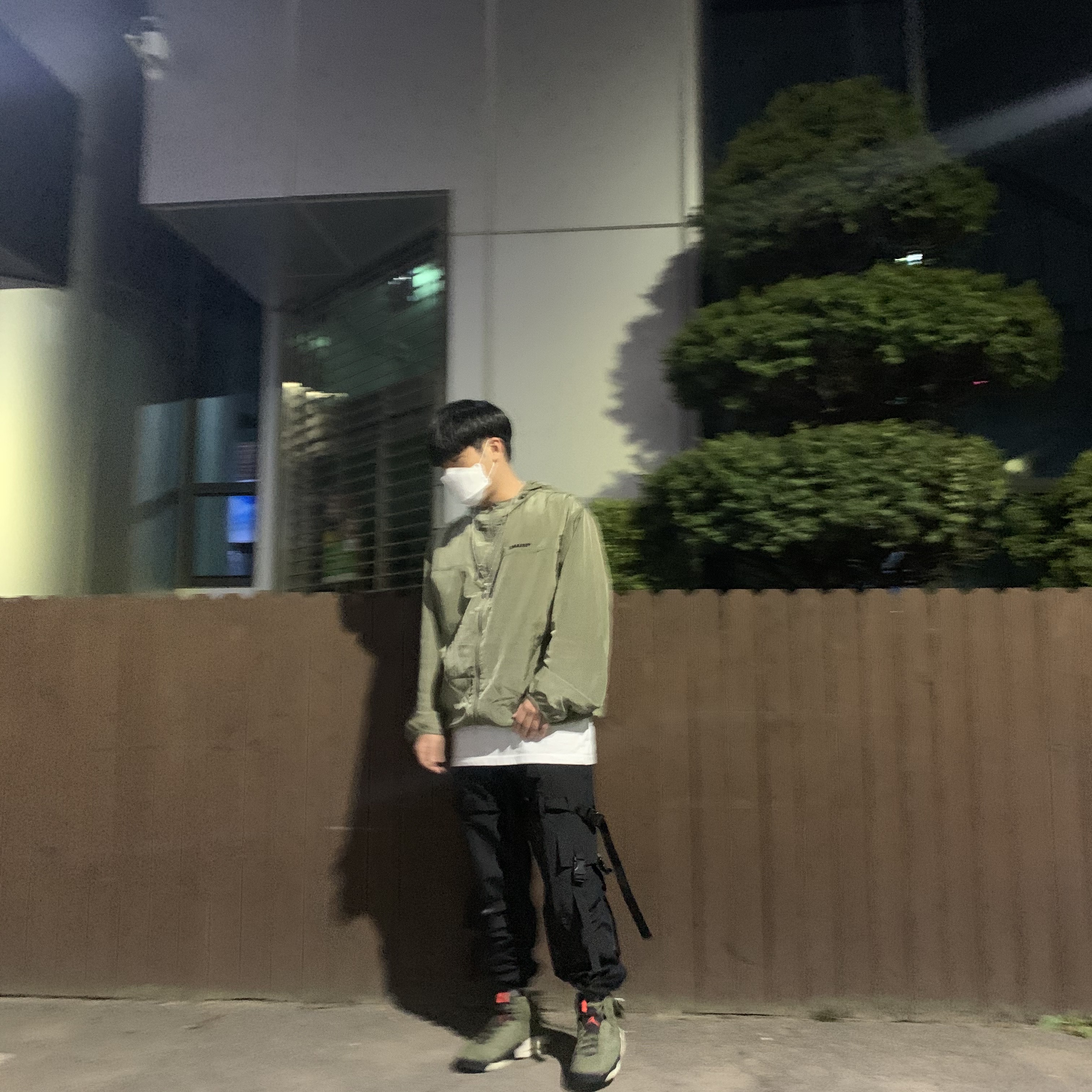 Jordan 6 x Travis Scott Retro Olive 착용 스타일