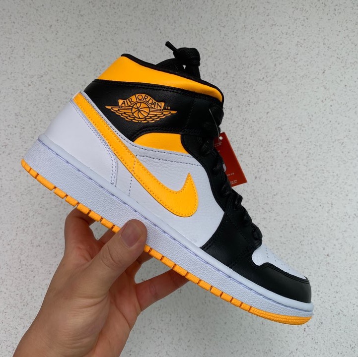 (W) Jordan 1 Mid SE Laser Orange 착용 스타일 - 1