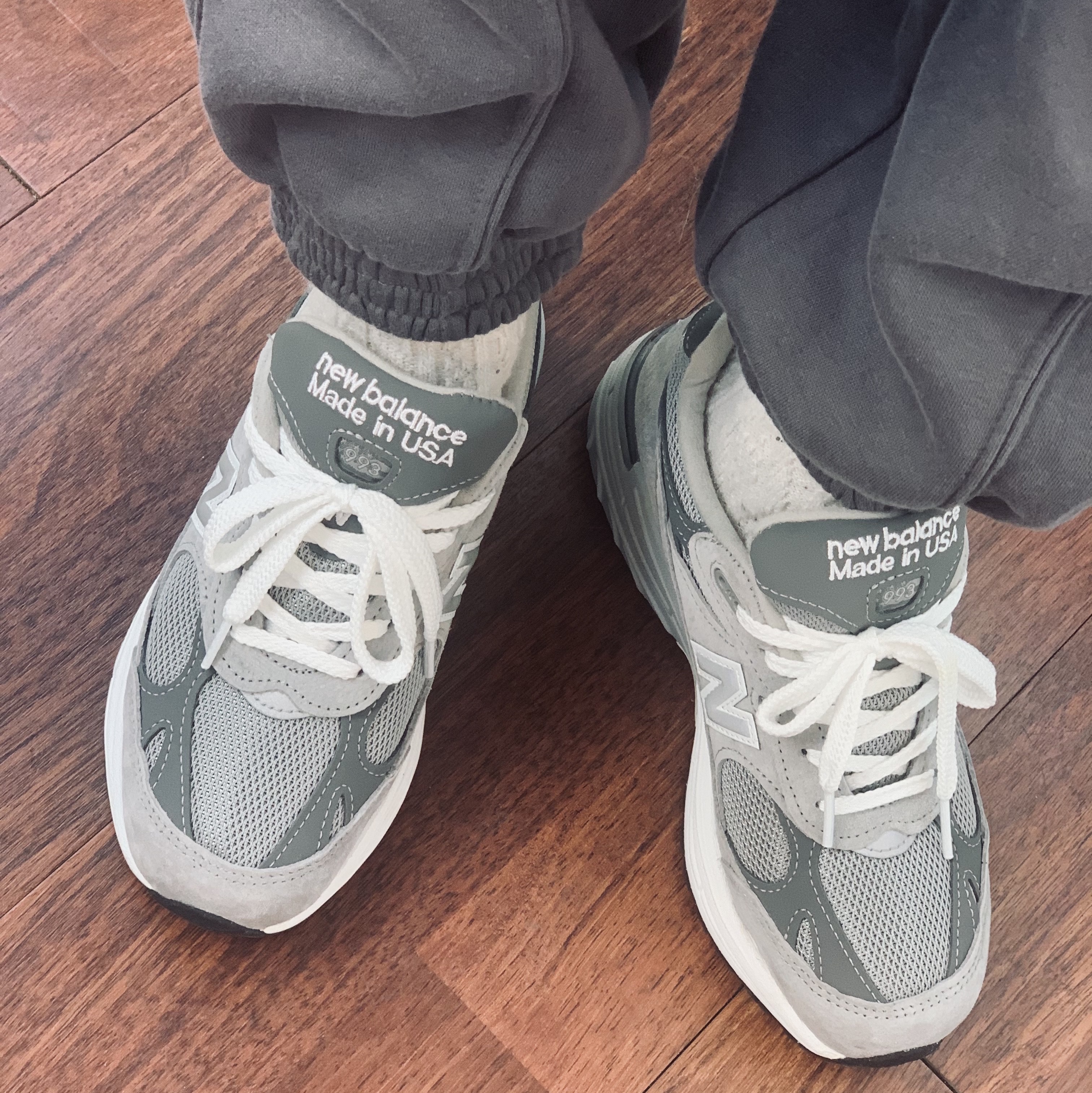 (W) New Balance 993 Made in USA Grey - B Standard 착용 스타일 - 1