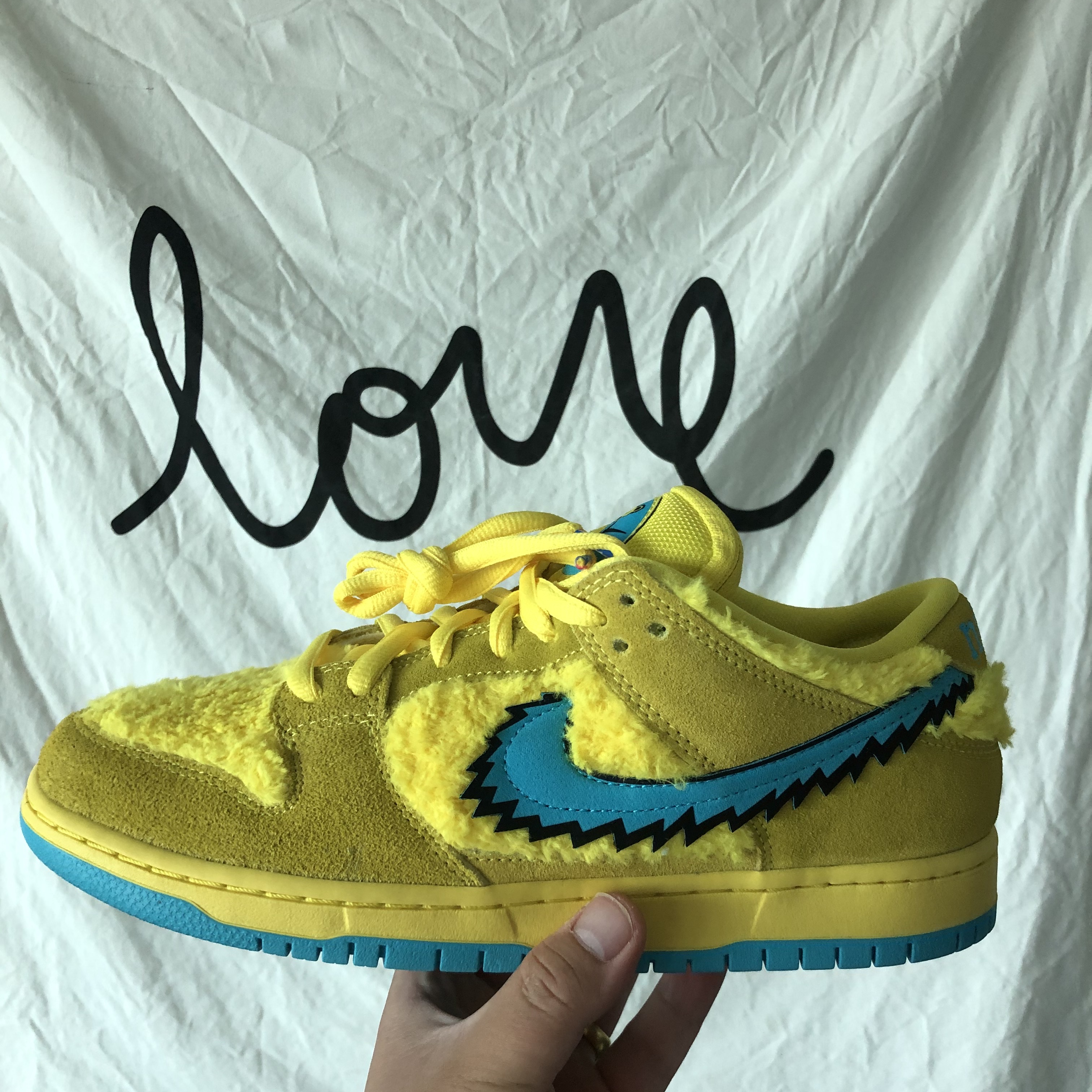 Nike x Grateful Dead SB Dunk Low Yellow Bear 착용 스타일