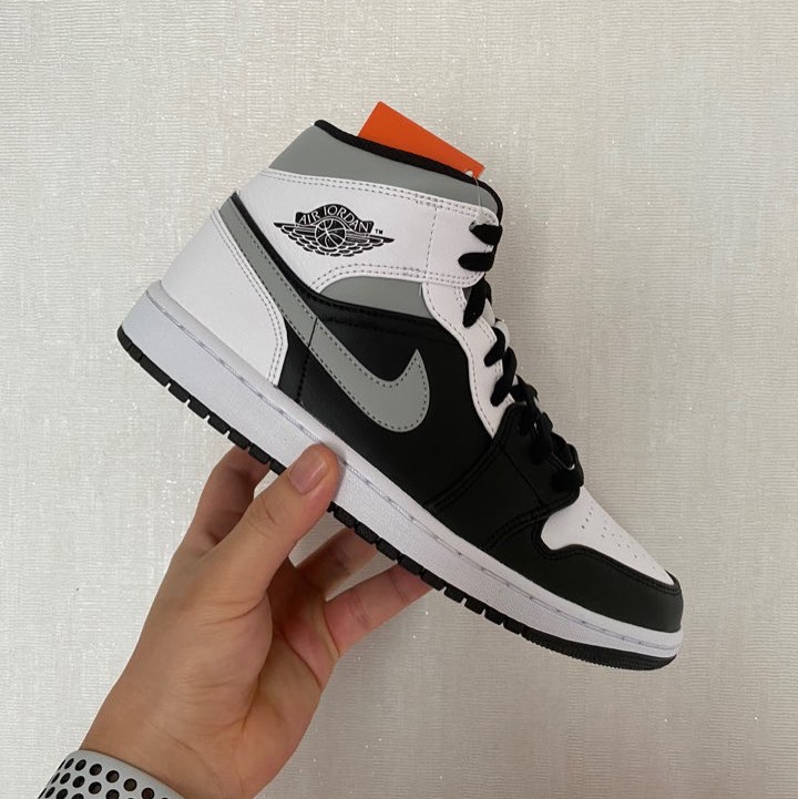 Jordan 1 Mid White Shadow 착용 스타일 - 1