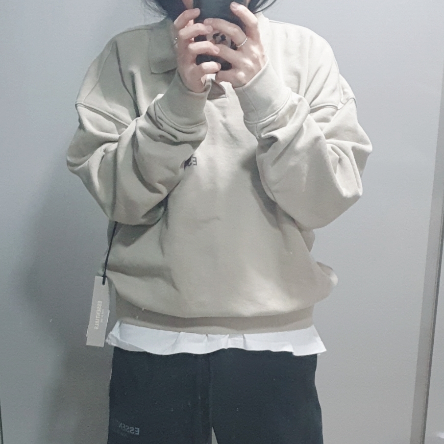 Essentials Long Sleeve Boxy Polo Olive - 20FW, Essentials Sweatshorts Black 2020 착용 스타일