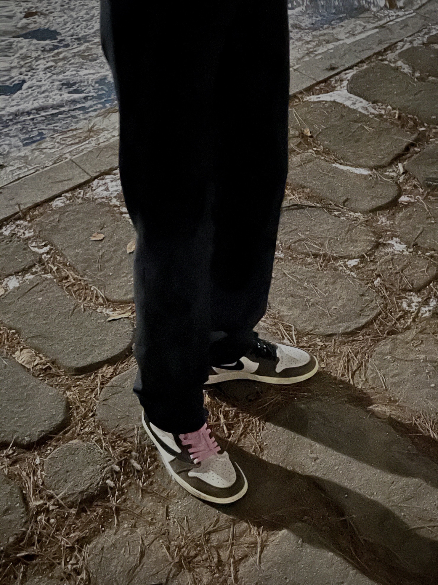 Jordan 1 x Travis Scott Retro High OG SP Mocha, Jordan 1 x Travis Scott Retro Low OG SP Mocha 착용 스타일 - 1