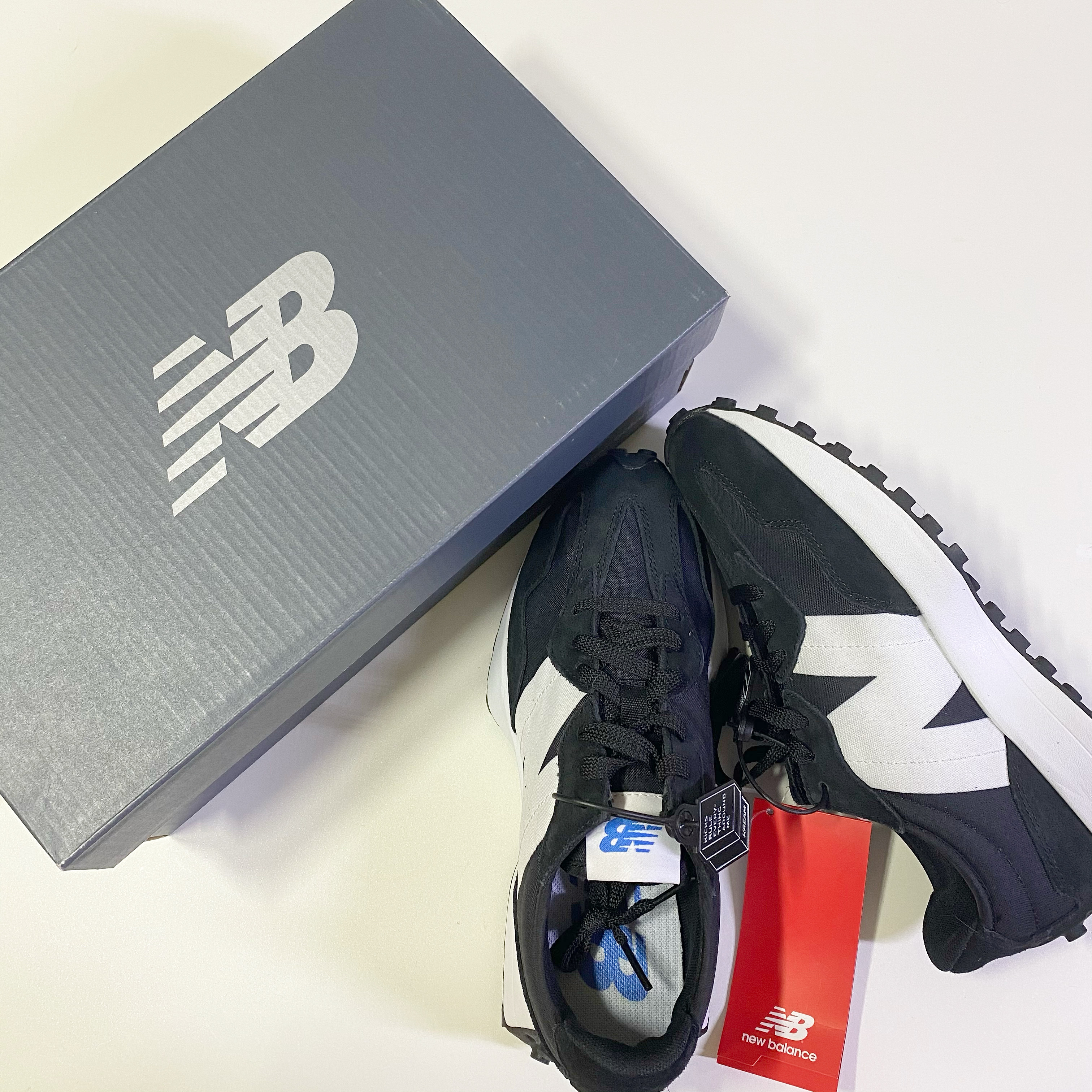 New Balance 327 Black 착용 스타일