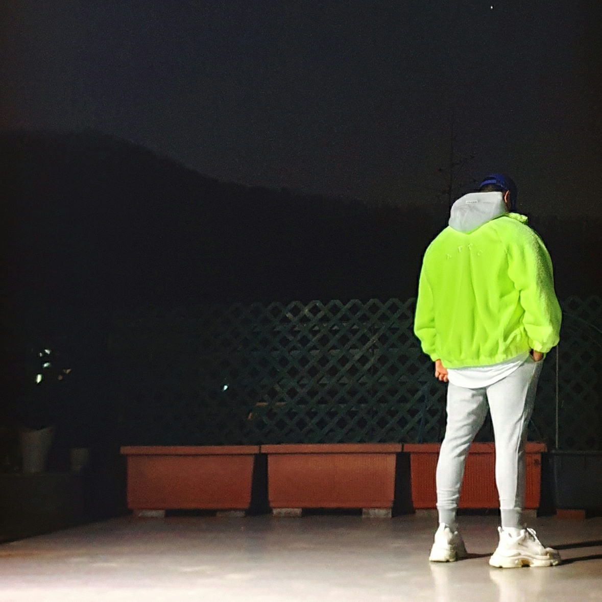 Balenciaga Triple S White 2018 착용 스타일 - 3