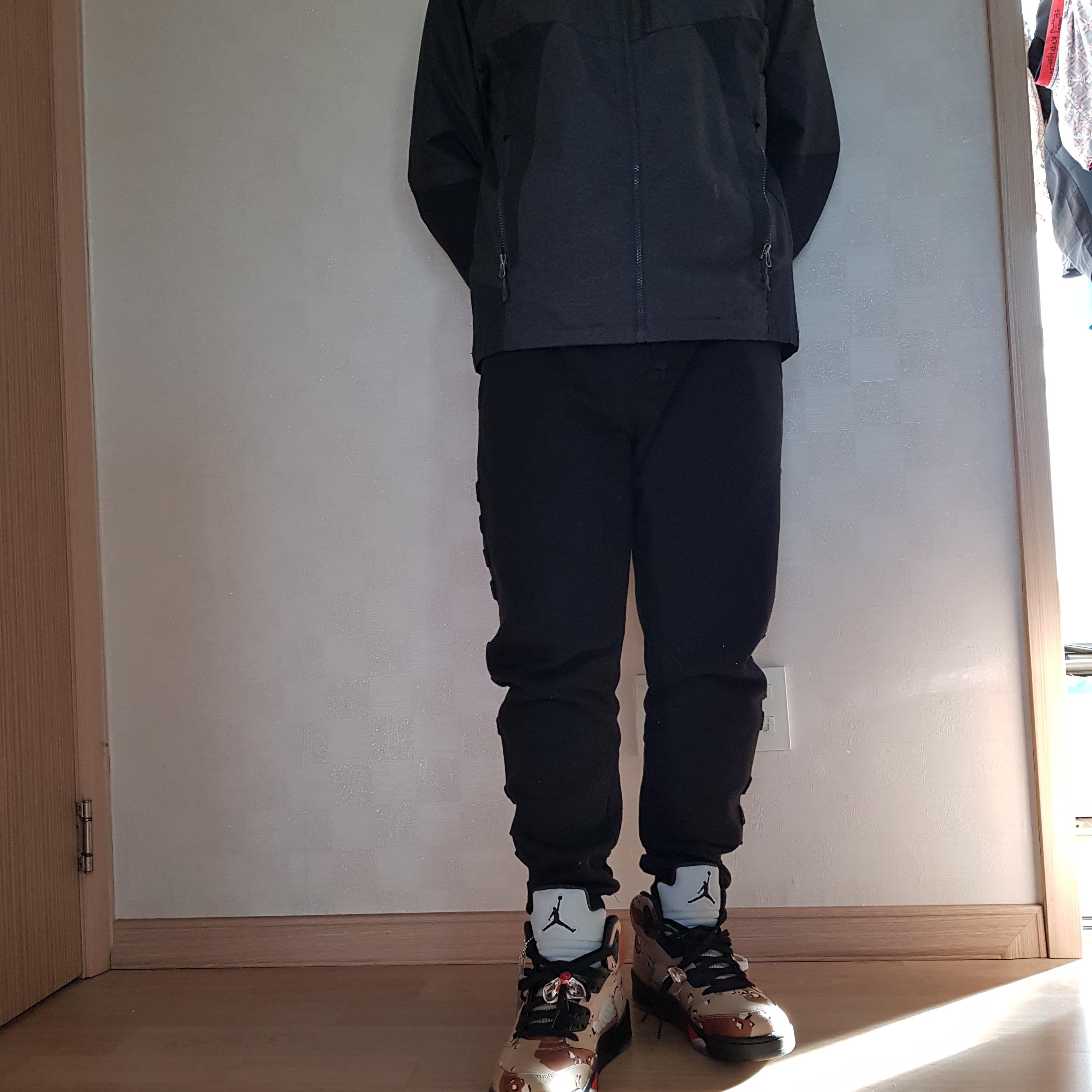 Jordan 5 x Supreme Retro Desert Camo 착용 스타일