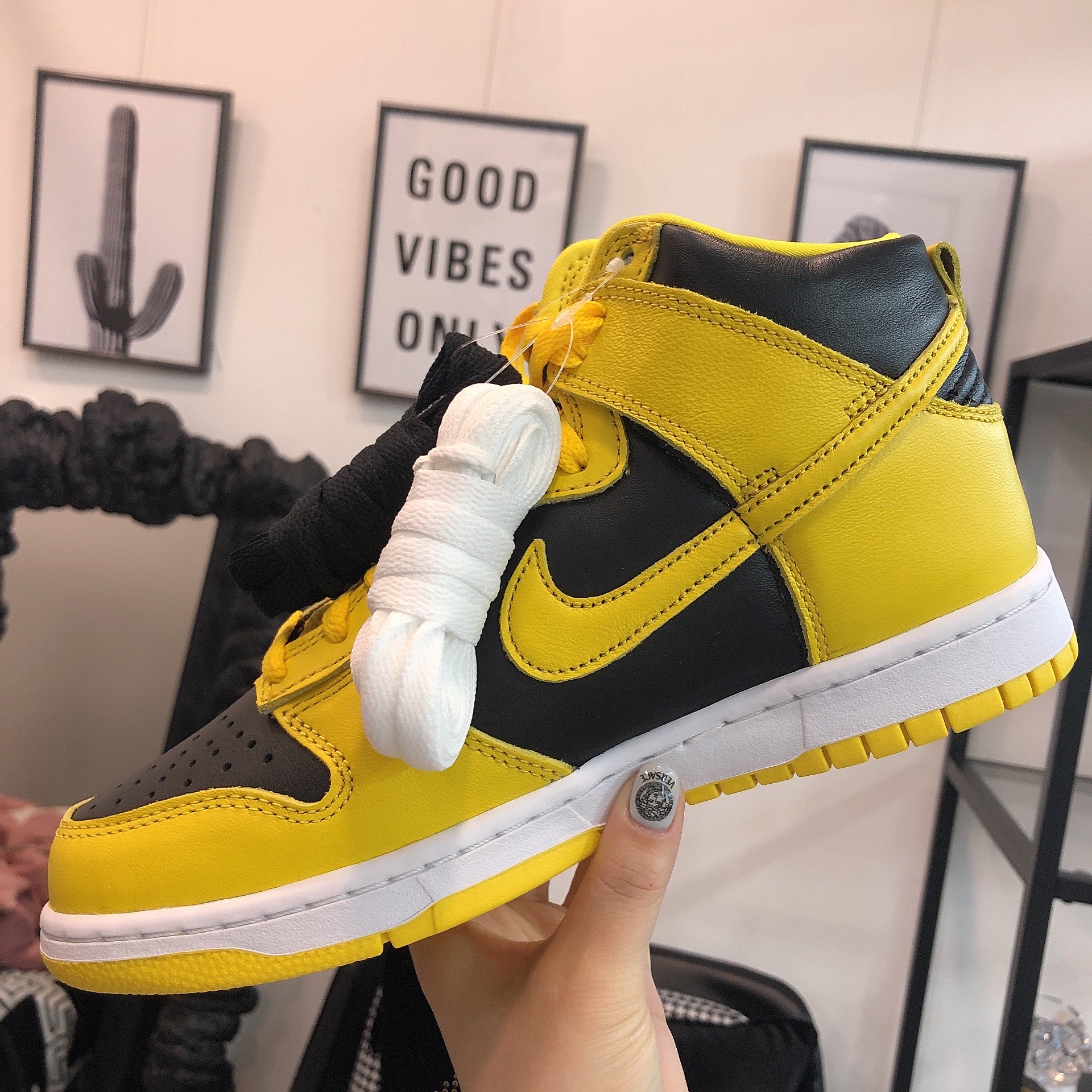 Nike Dunk High SP Varsity Maize 착용 스타일 - 1