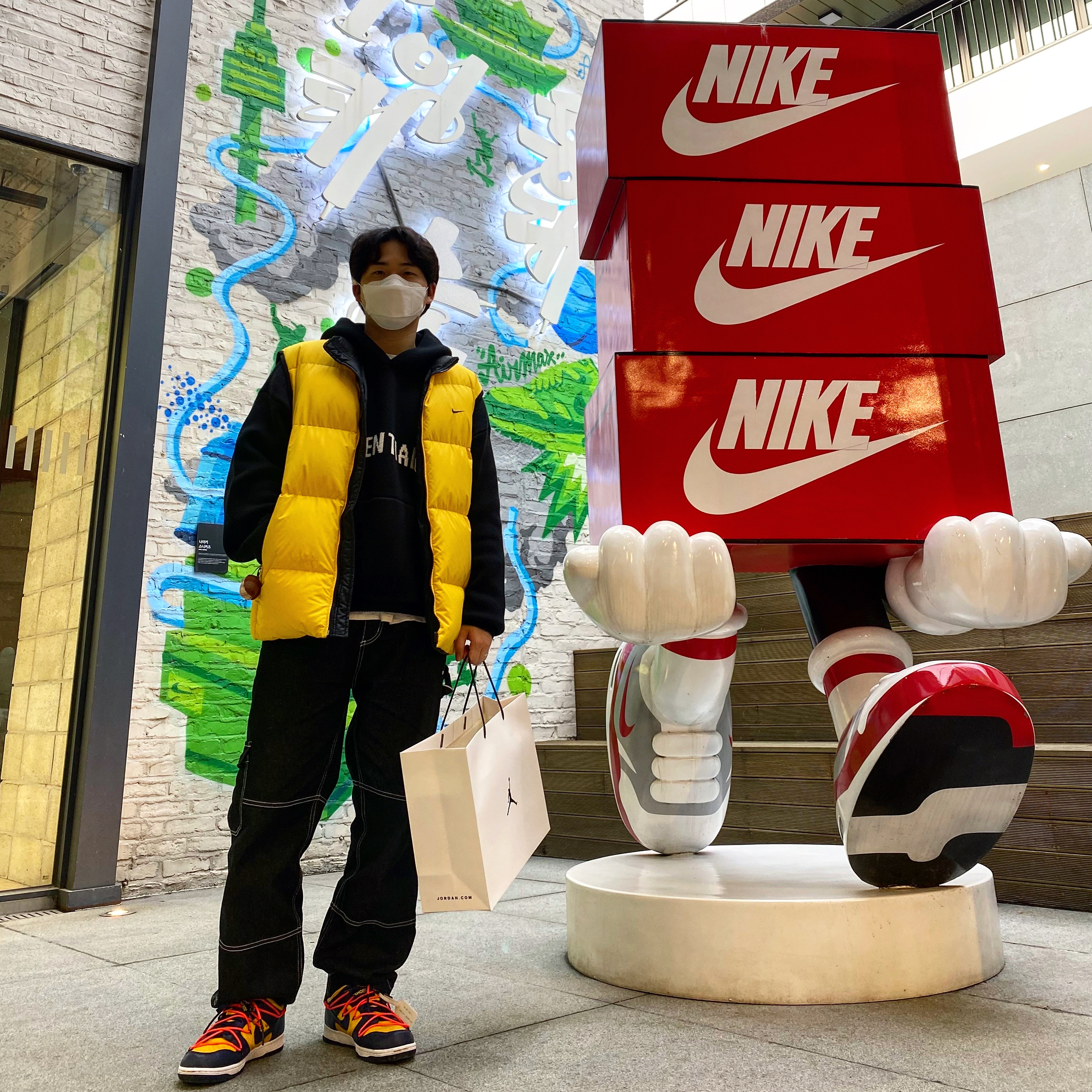 Nike x Off-White Dunk Low University Gold Midnight Navy, Essentials Knit Hoodie Black - 20FW 착용 스타일