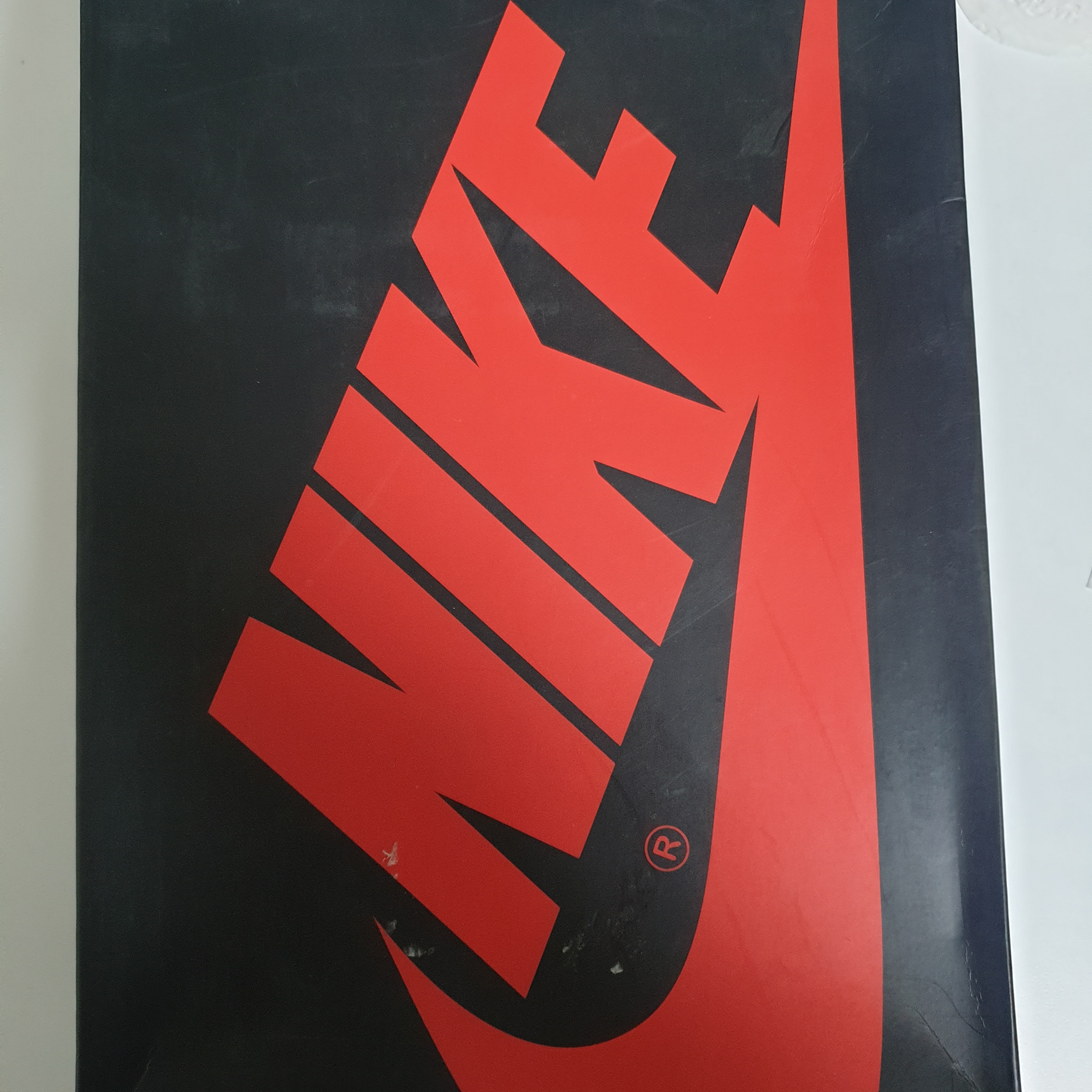Jordan 1 Retro High Not for Resale Varsity Red 착용 스타일 - 1