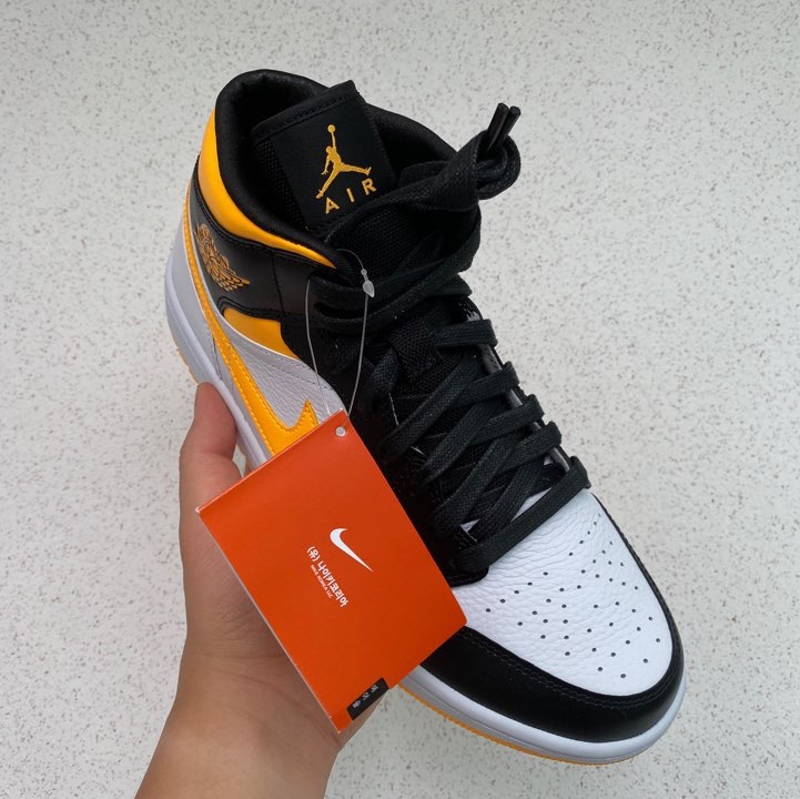 (W) Jordan 1 Mid SE Laser Orange 착용 스타일 - 2
