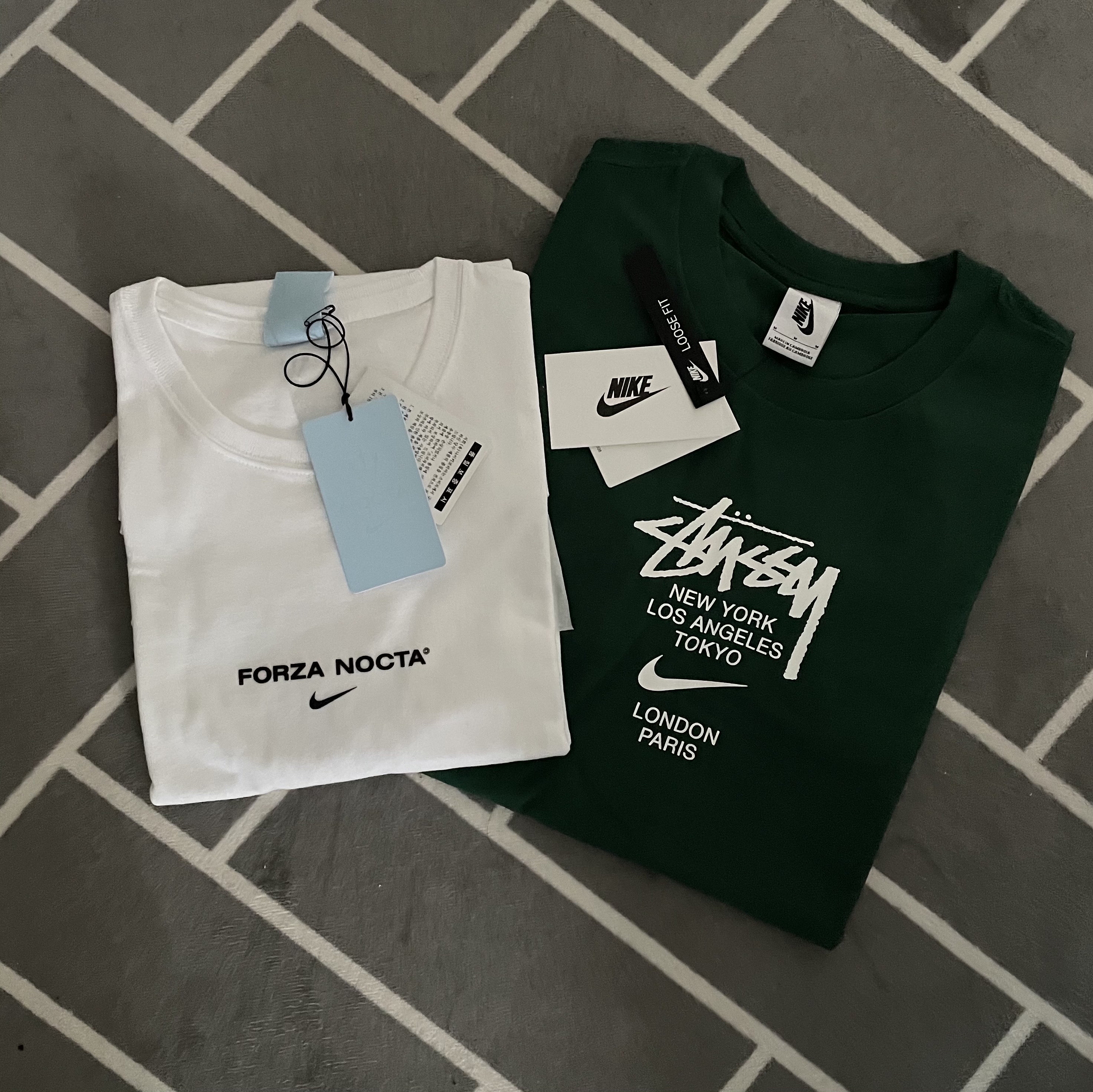 Nike x Drake Nocta Essential T-Shirt White - Asia, Nike x Stussy WT T-Shirt Green - Asia 착용 스타일