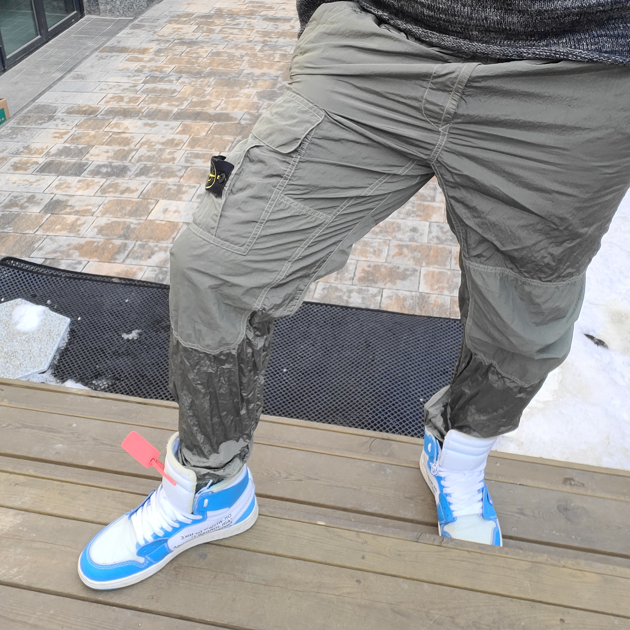 Jordan 1 x Off-White Retro High University Blue 착용 스타일 - 1