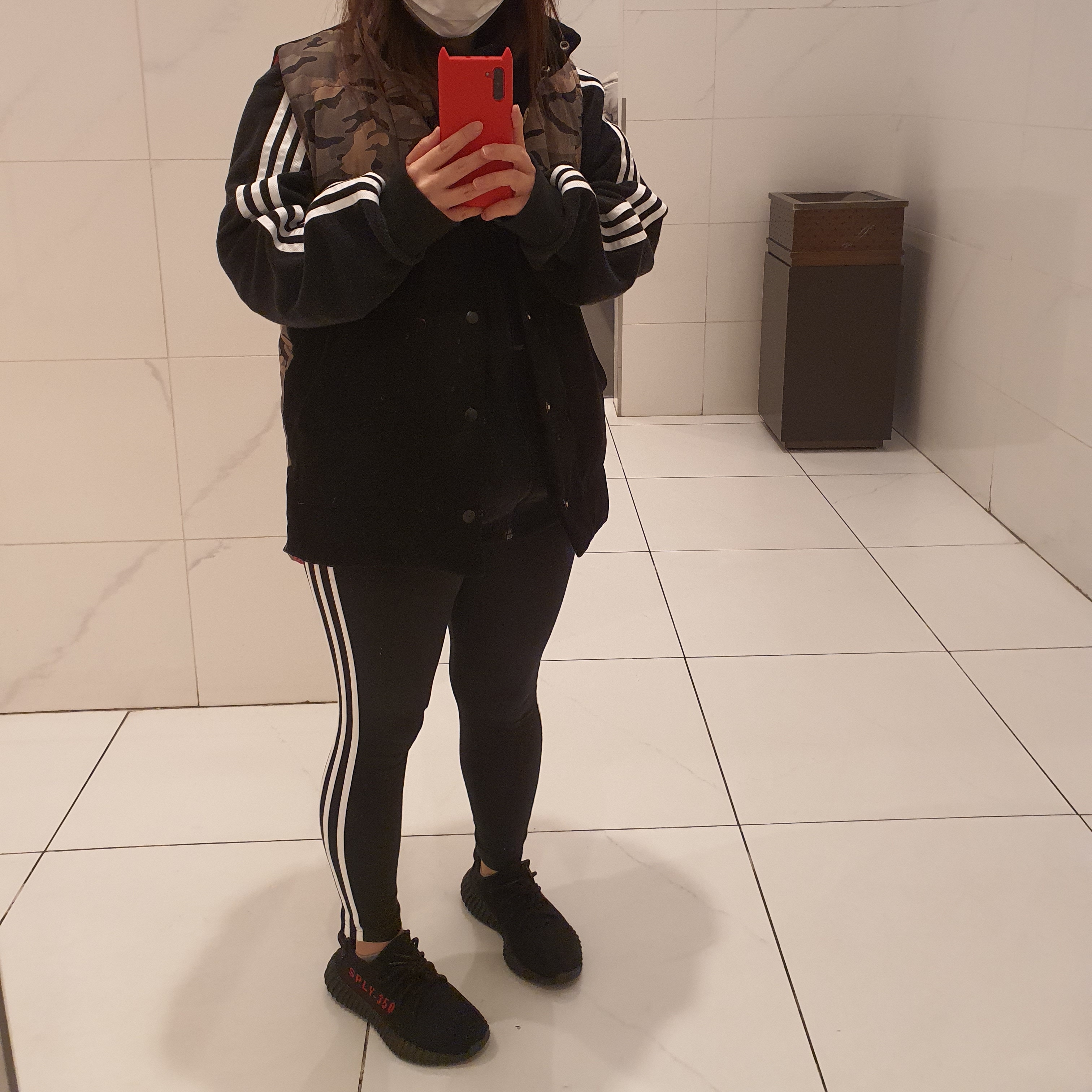 Adidas Yeezy Boost 350 V2 Black Red 2020 착용 스타일