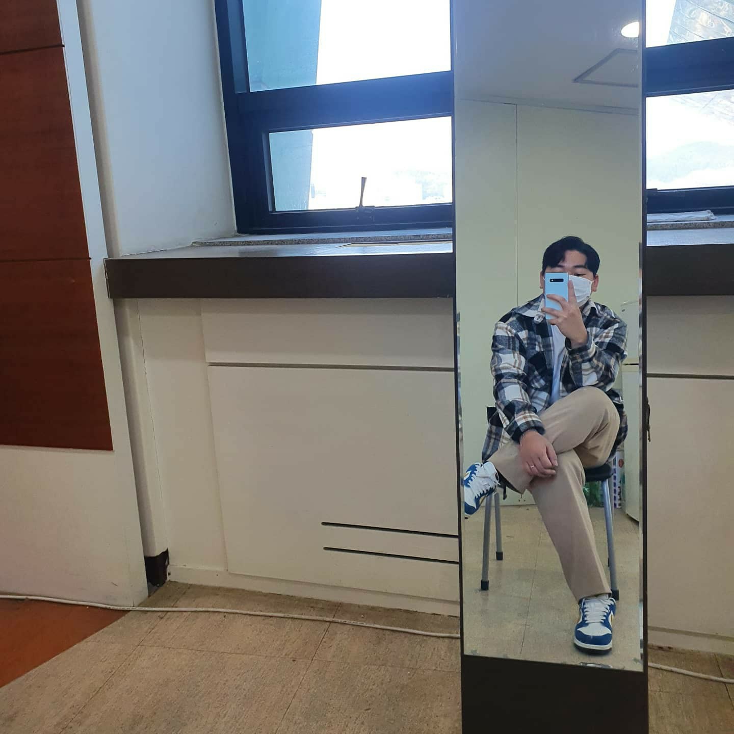 Converse x Off-White Chuck 70 High V2 2018, Converse x JW Anderson Run Star Hike Hi White 착용 스타일 - 5