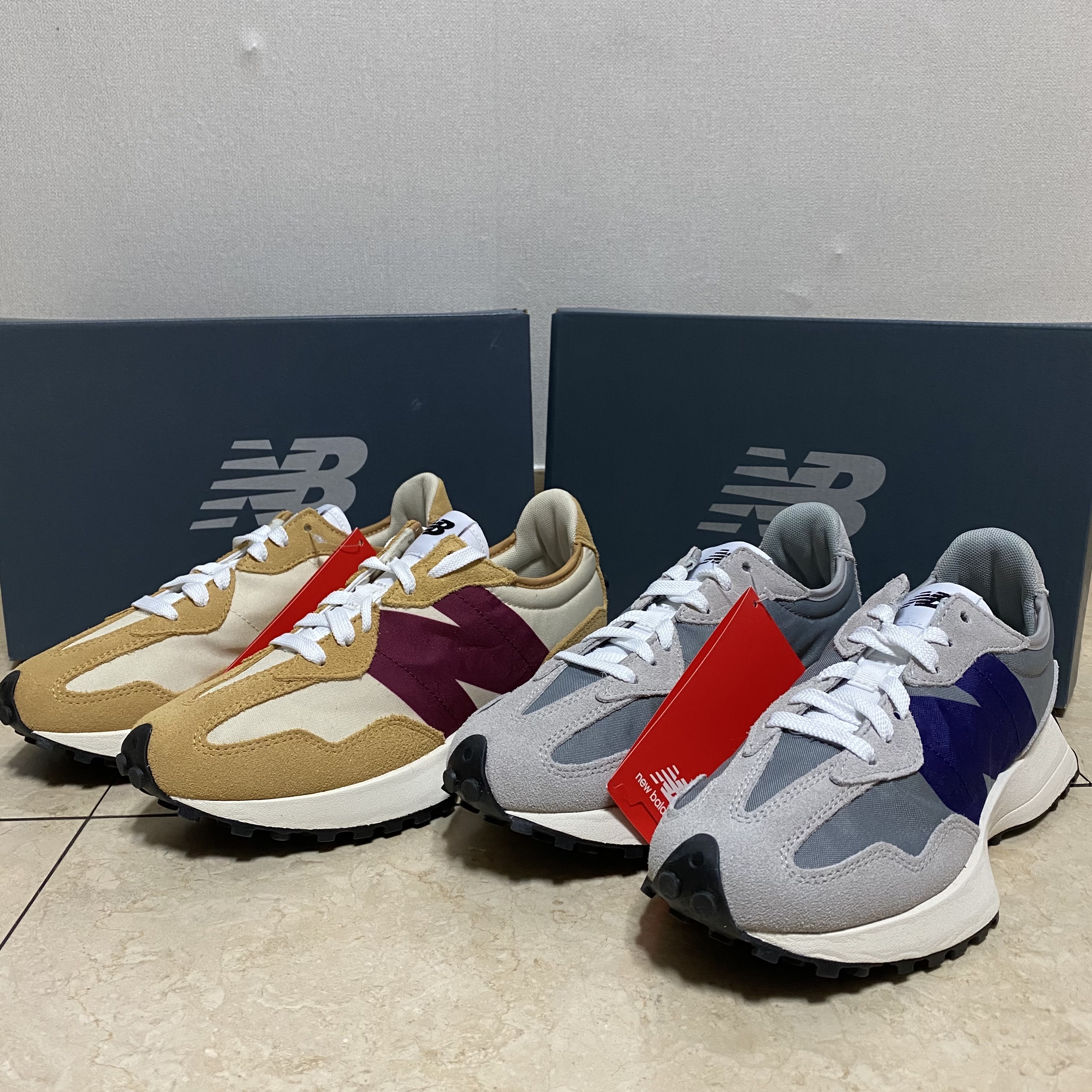 New Balance 327 Moonbeam Ghost Pepper, New Balance 327 Grey Purple 착용 스타일 - 1