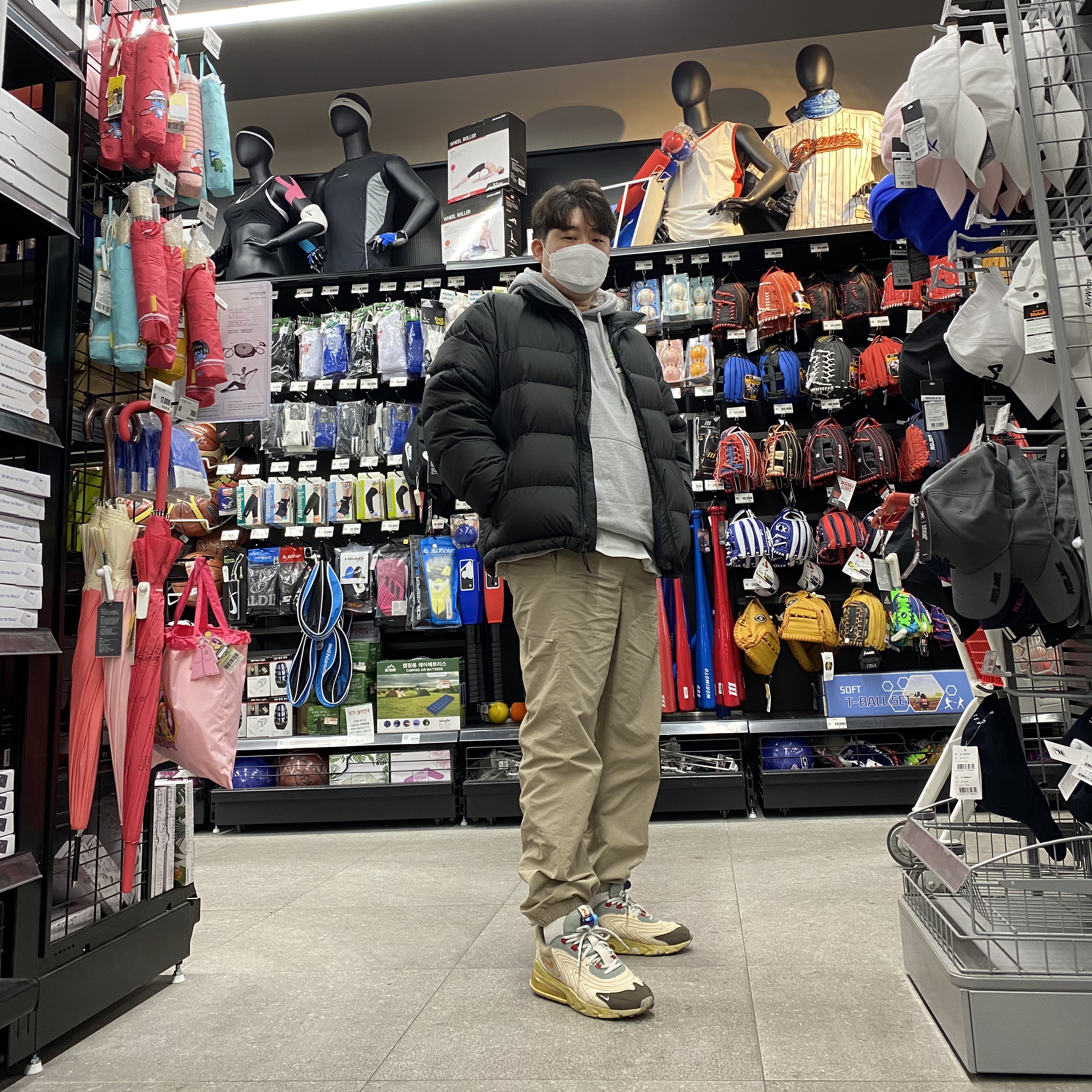 Nike x Travis Scott Air Max 270 React Cactus Trails 착용 스타일