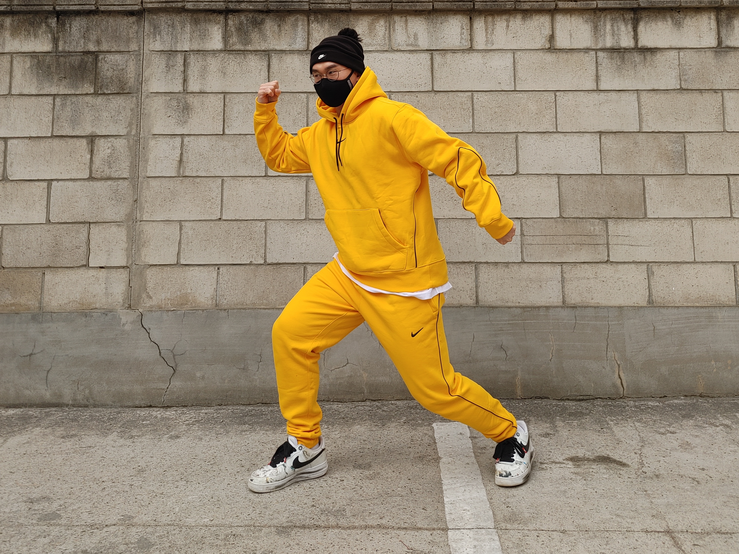 Nike x Drake Nocta Essential Hoodie University Gold - US/EU, Nike x Drake Nocta Fleece Pants University Gold - US/EU 착용 스타일