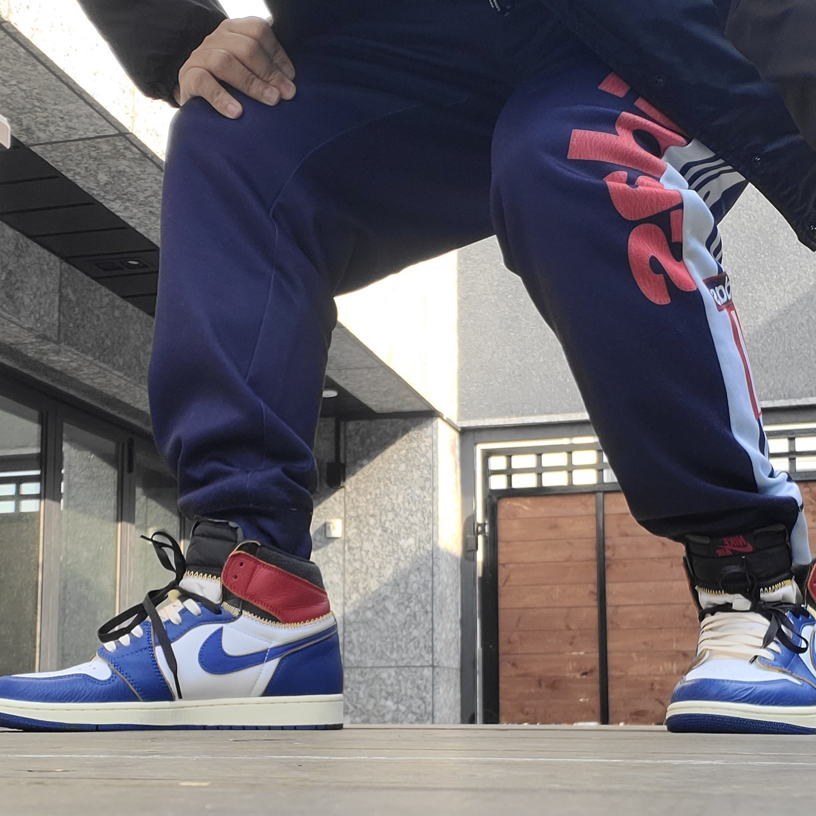 Jordan 1 x Union Retro High Blue Toe 착용 스타일 - 2