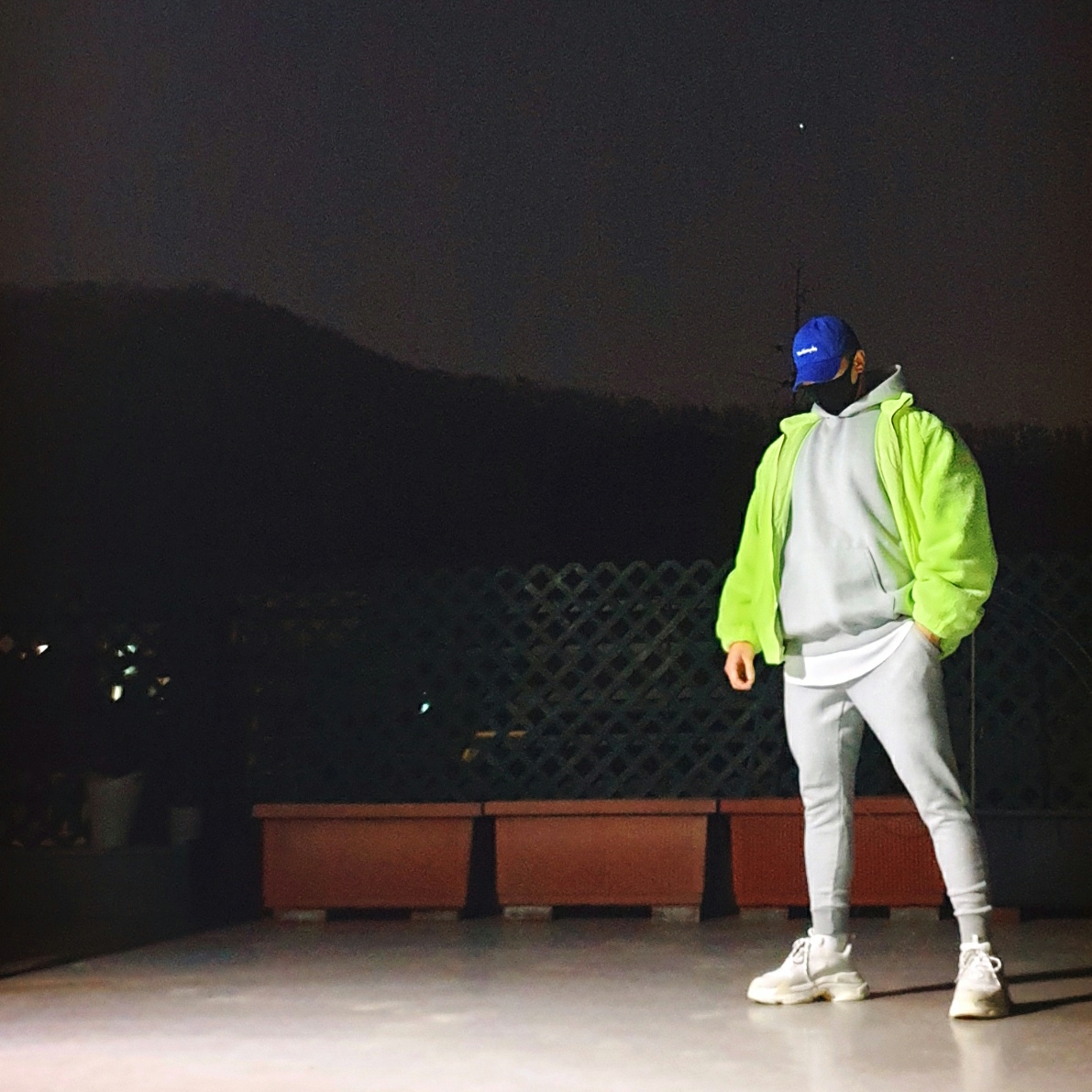Balenciaga Triple S White 2018 착용 스타일 - 1