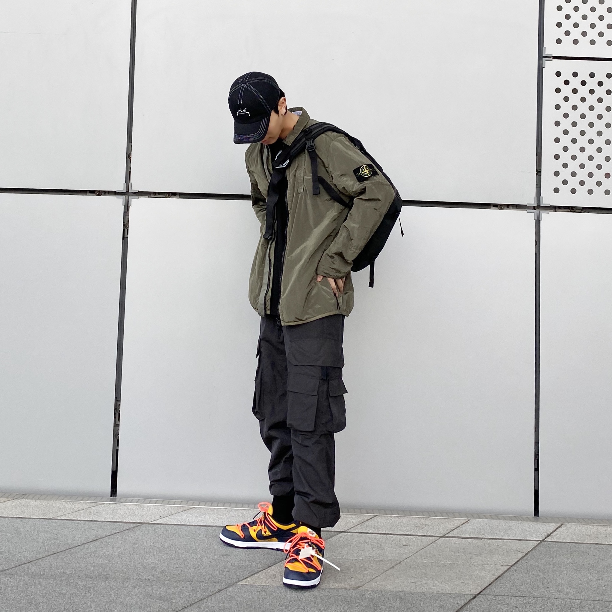 Nike x Off-White Dunk Low University Gold Midnight Navy 착용 스타일