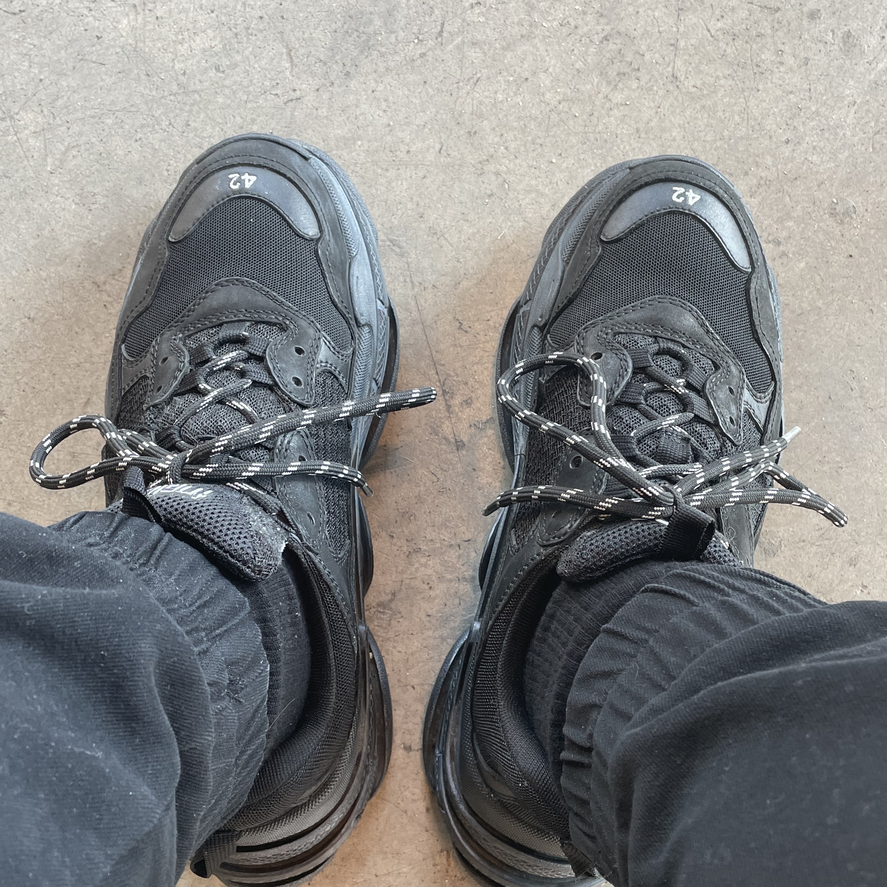 Balenciaga Triple S Black Clear Sole 2019 착용 스타일 - 1