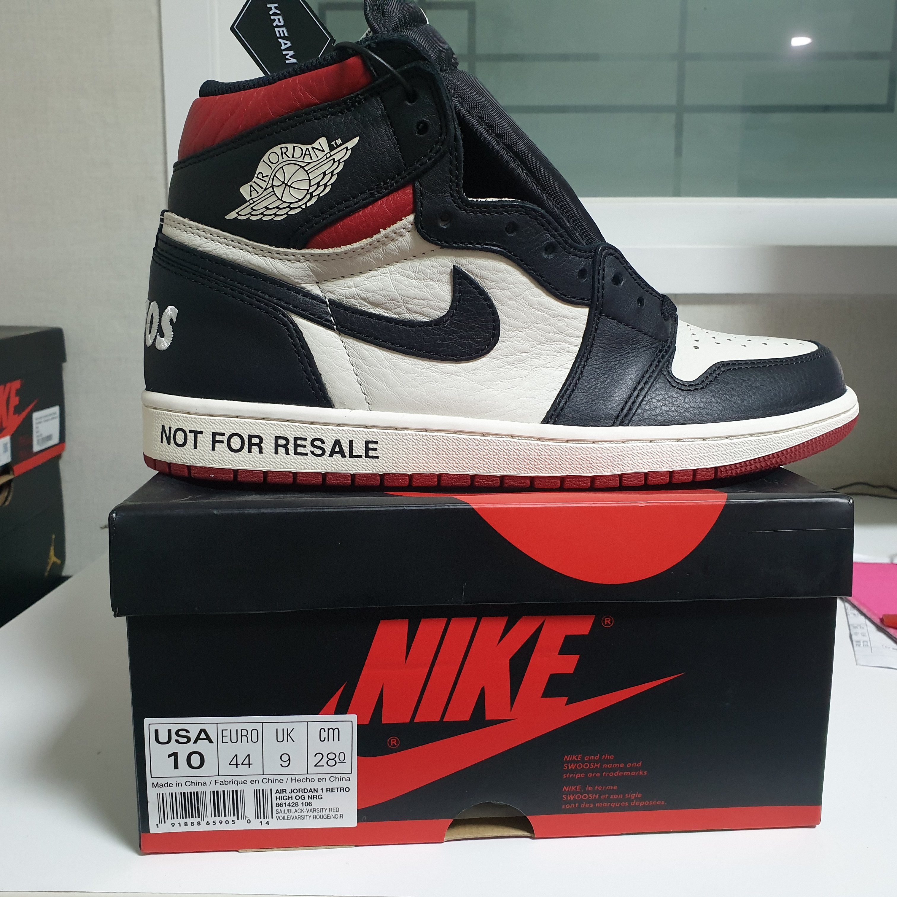 Jordan 1 Retro High Not for Resale Varsity Red 착용 스타일 - 3
