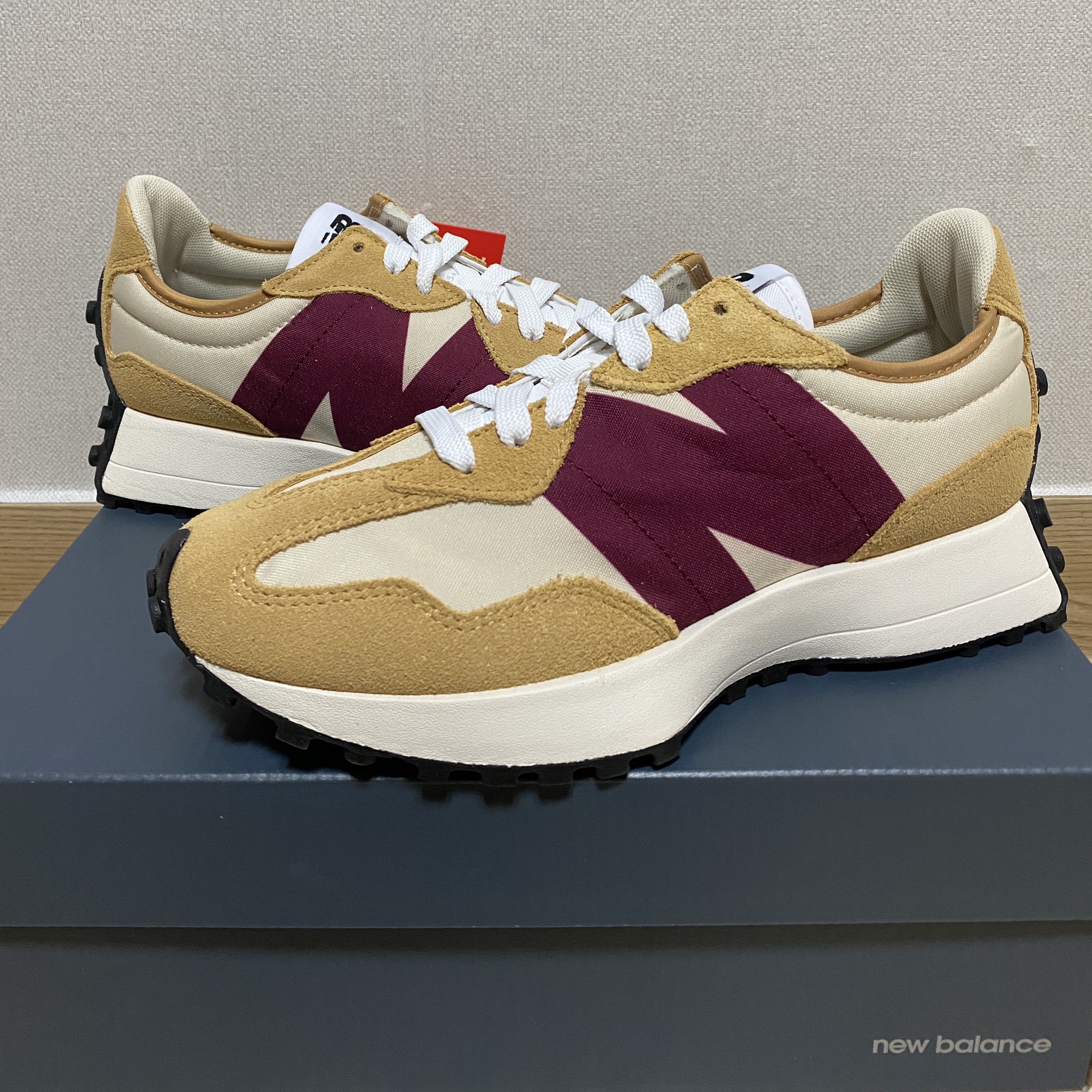 New Balance 327 Moonbeam Ghost Pepper, New Balance 327 Grey Purple 착용 스타일 - 3