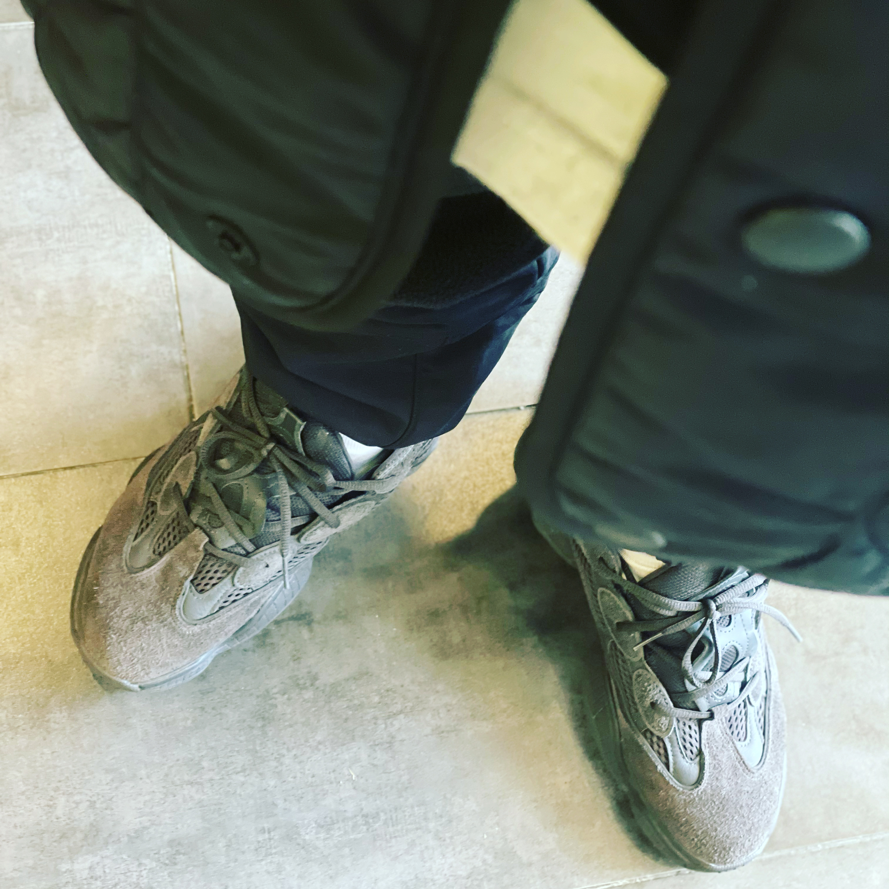 Adidas Yeezy 500 Utility Black 2018/2020 착용 스타일