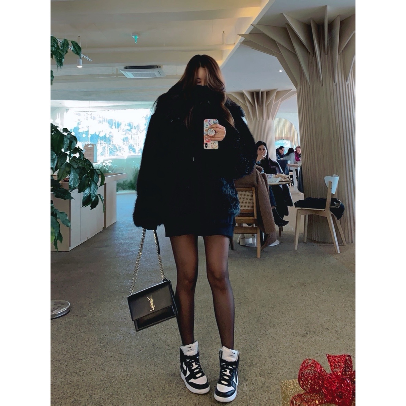 Nike x Ambush Dunk High Black, (W) Nike x Ambush Reversible Faux-Fur Coat Black 착용 스타일 - 1