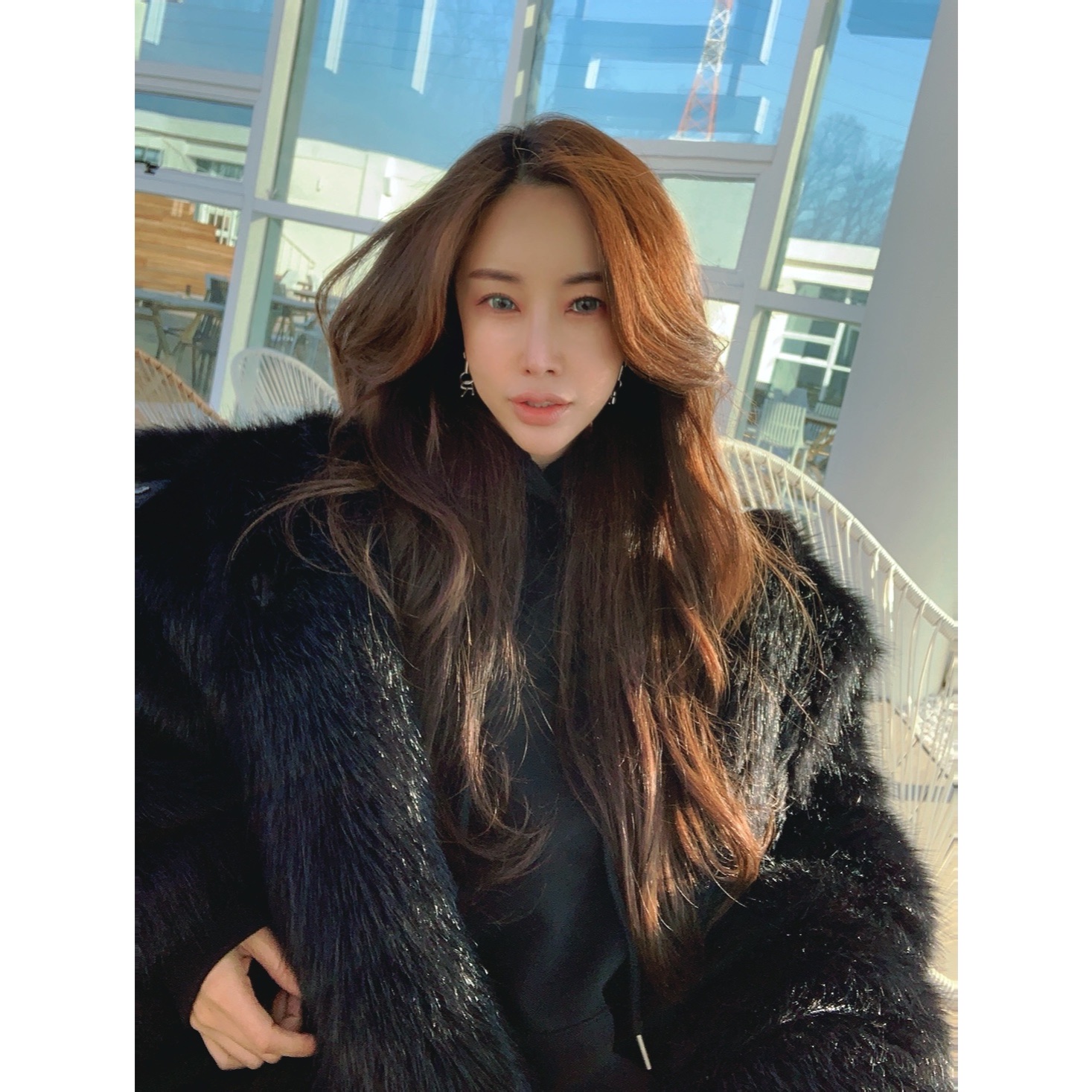 Nike x Ambush Dunk High Black, (W) Nike x Ambush Reversible Faux-Fur Coat Black 착용 스타일 - 4