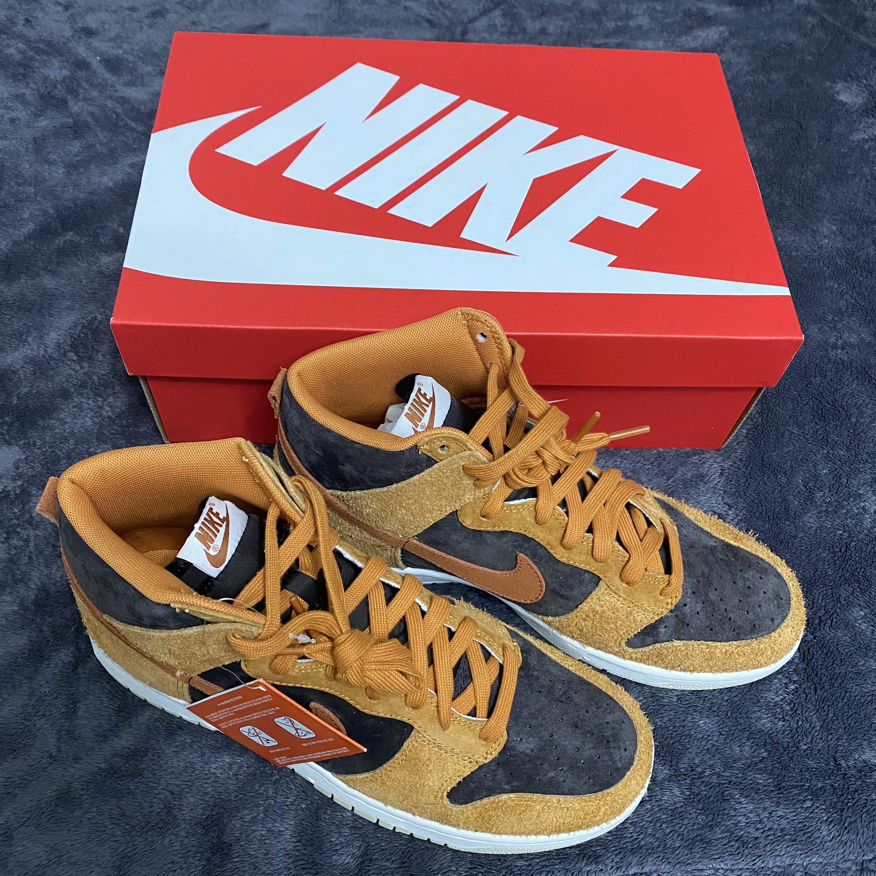 Nike Dunk High Retro PRM Dark Curry 착용 스타일