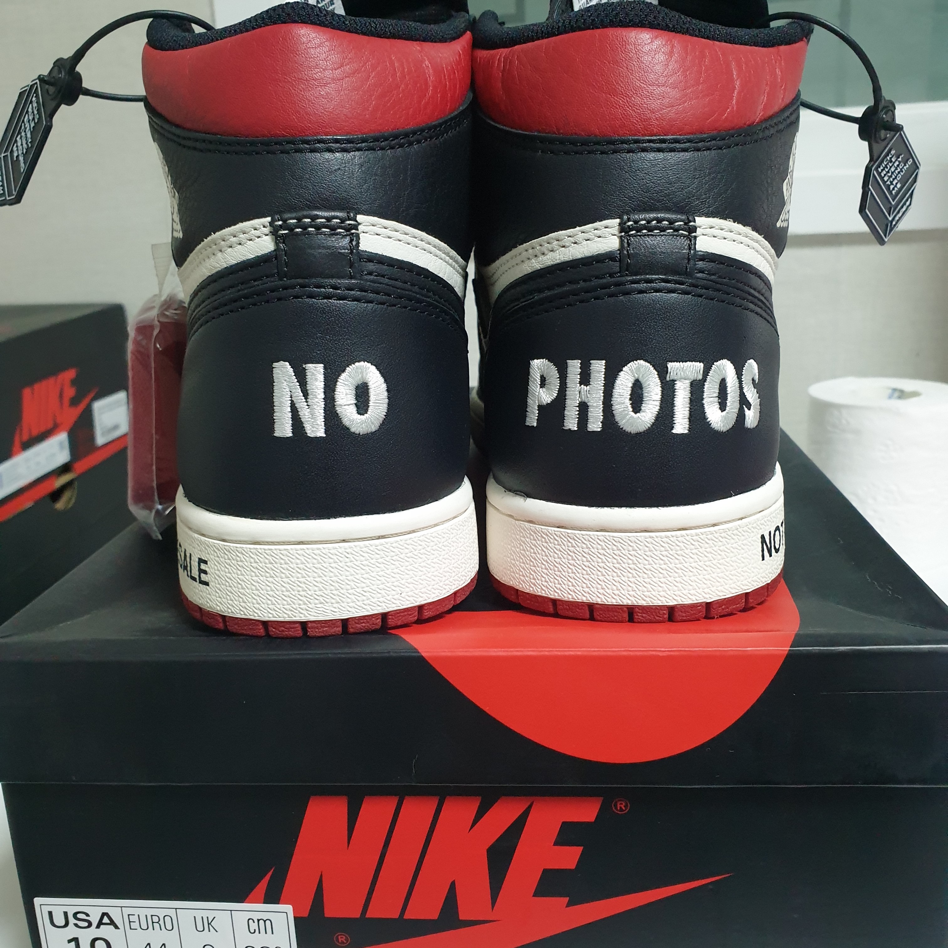 Jordan 1 Retro High Not for Resale Varsity Red 착용 스타일 - 2